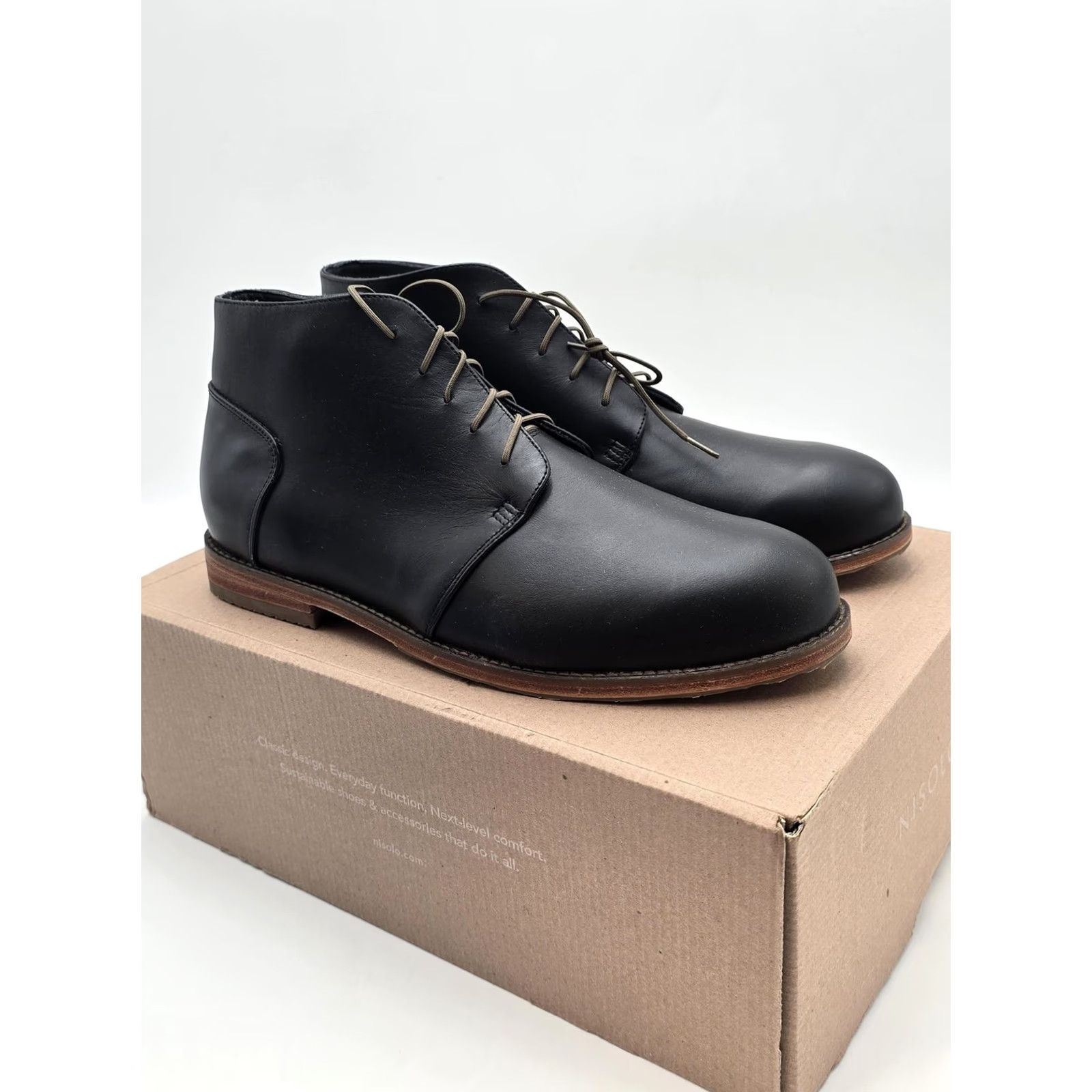 VINTAGE? No — Nisolo Everyday Chukka Boots Mens Size 9.5 