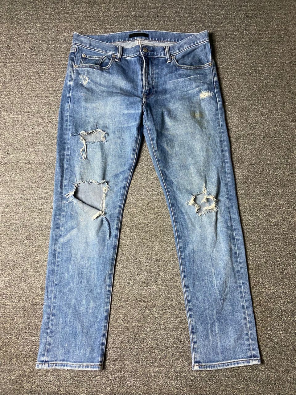 Uniqlo UNIQLO Distressed Denim Ripped Jeans (139) Size US 34 / EU 50 - 1 Thumbnail