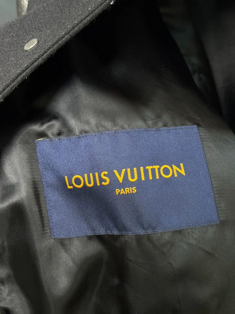 Louis Vuitton Louis Vuitton Embossed dark pattern full of logo graffiti l Size US XL / EU 56 / 4 - 6 Thumbnail