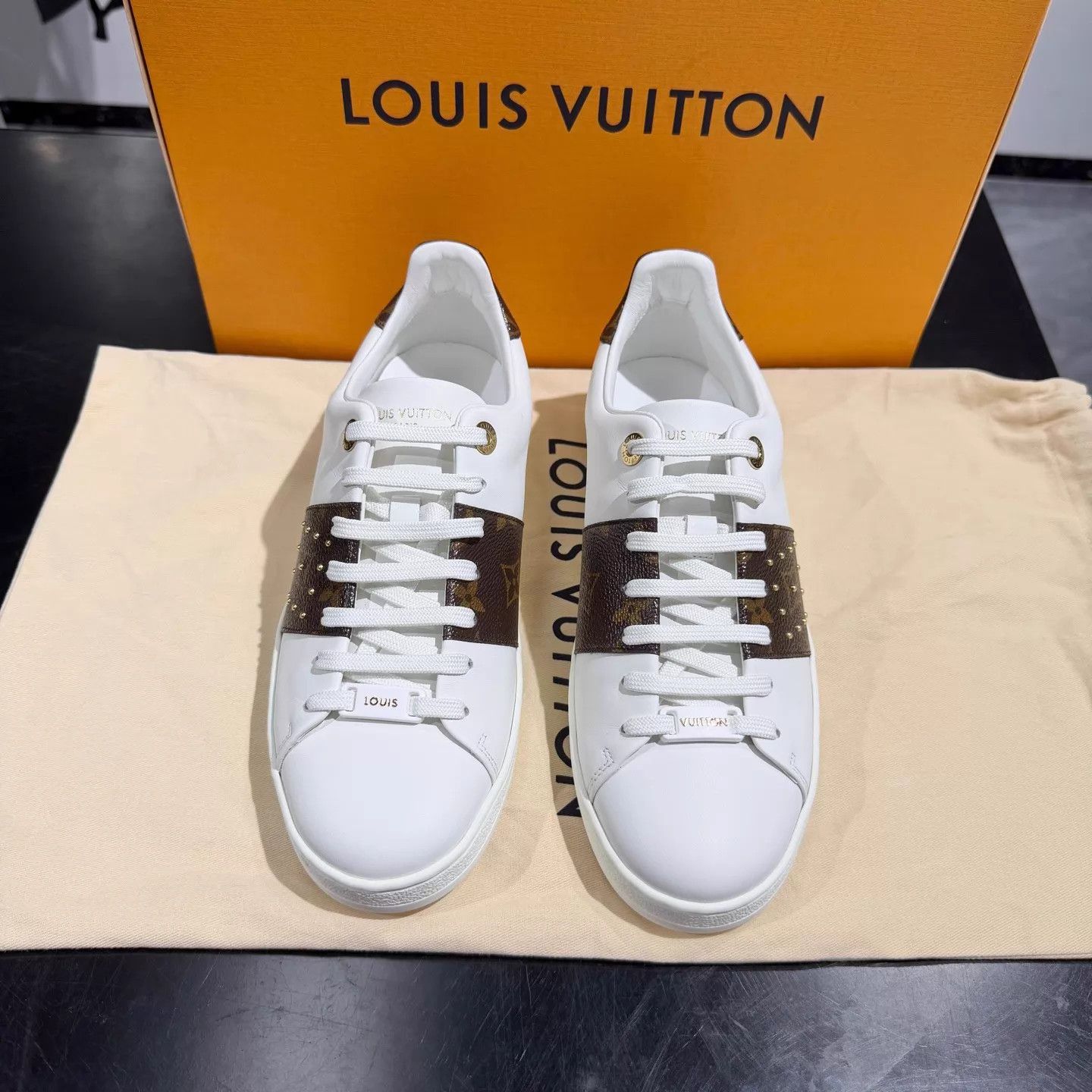 Louis Vuitton LV Frontrow Sneaker Monogram Patchwork White 39 Size US 6 / EU 39 - 2 Thumbnail