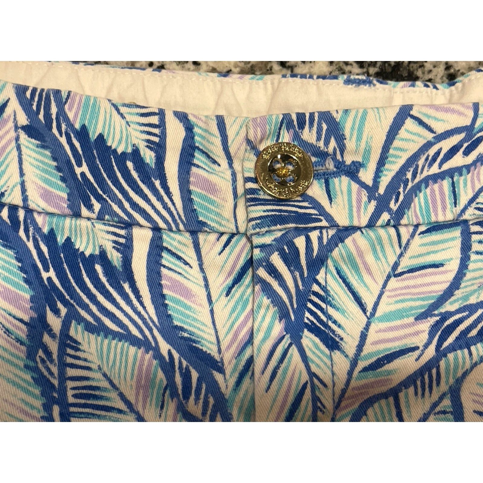Lilly Pulitzer Lilly Pulitzer The Jayne Stretch Shorts Bennet Blue 6 Regular Inseam 6.5" Zip Button Floral Hawaiian Nautical Womens Smith? Size 28" / US 6 / IT 42 - 2 Thumbnail