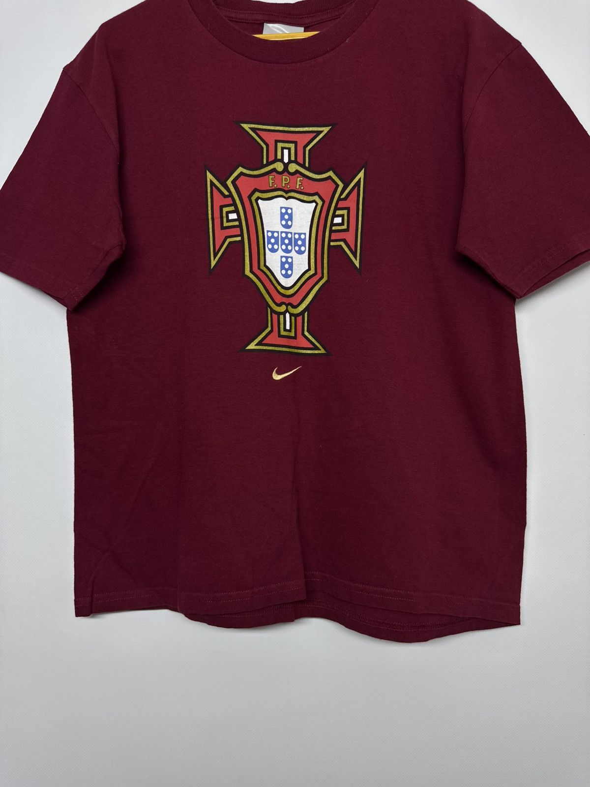 Nike Vintage Y2k Nike Portugal Football Center Swoosh T-shirt Size US S / EU 44-46 / 1 - 9 Thumbnail