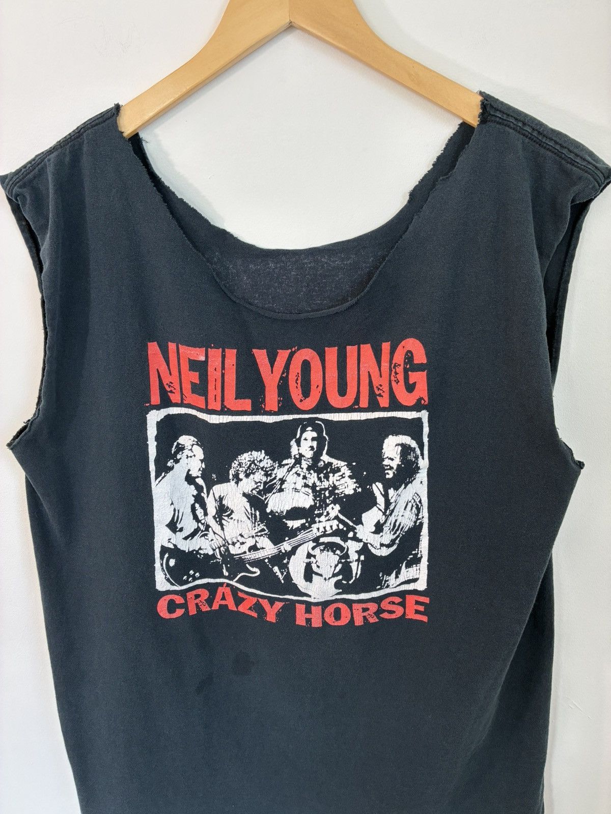 Band Tees Neil Young Thrashed Cut Off Distressed Band Tee Size US L / EU 52-54 / 3 - 2 Thumbnail