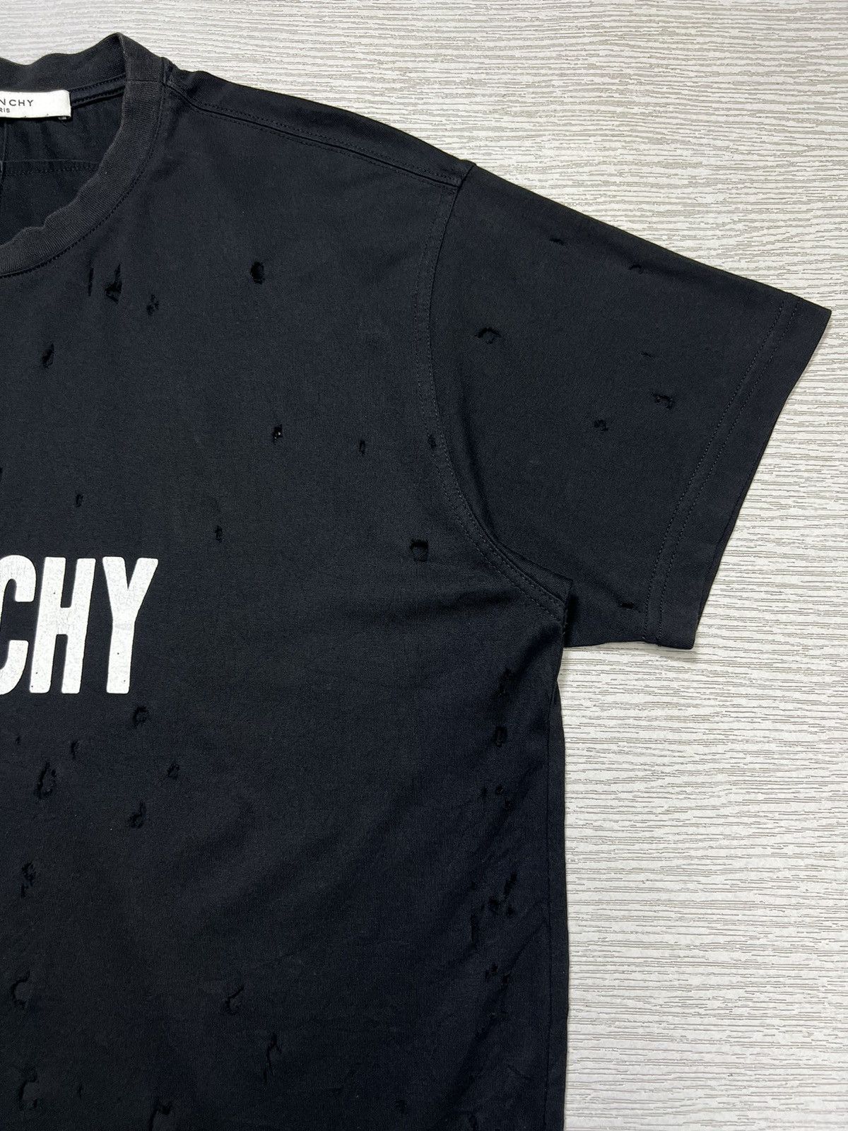 Givenchy Givenchy - Logo Print Distressed T-Shirt Size US XXS / EU 40 - 6 Thumbnail