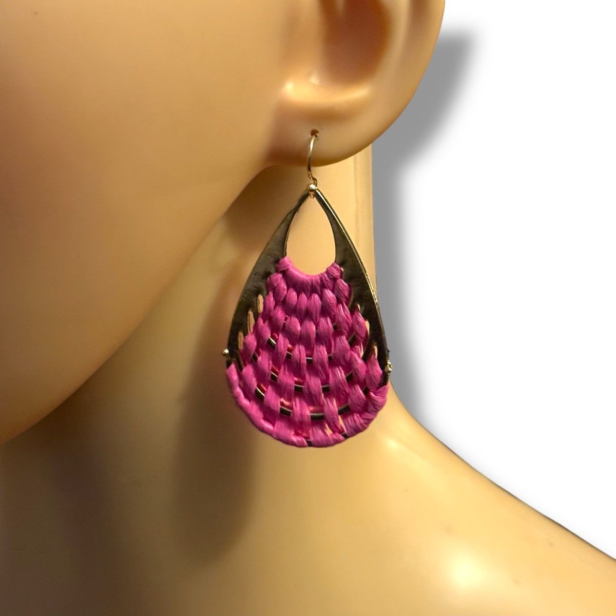 Other Gold tone woven hot pink raffia teardrop dangle earrings Size ONE SIZE - 3 Thumbnail