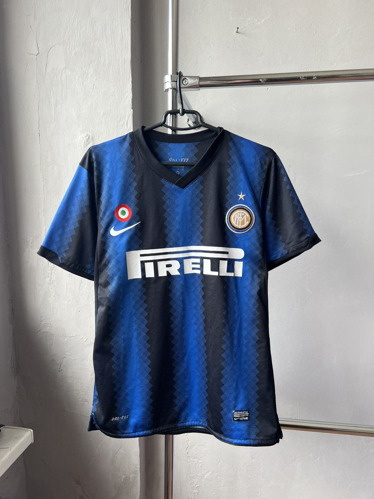 Nike 2010/11 INTER MILAN HOME RARE SOCCER JERSEY FOOTBALL SHIRT Size US M / EU 48-50 / 2 - 2 Thumbnail