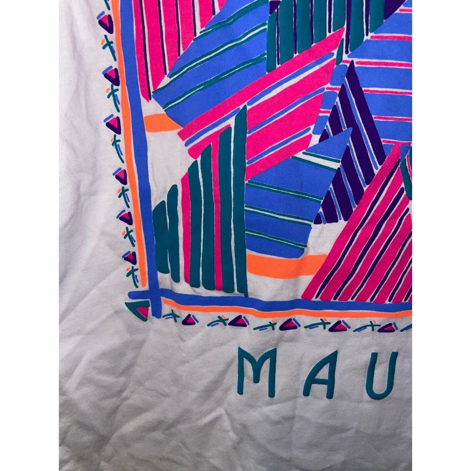Vintage Vintage Maui Hawaii Eyecatcher Geometric Artwork White L Tee Size US L / EU 52-54 / 3 - 3 Thumbnail