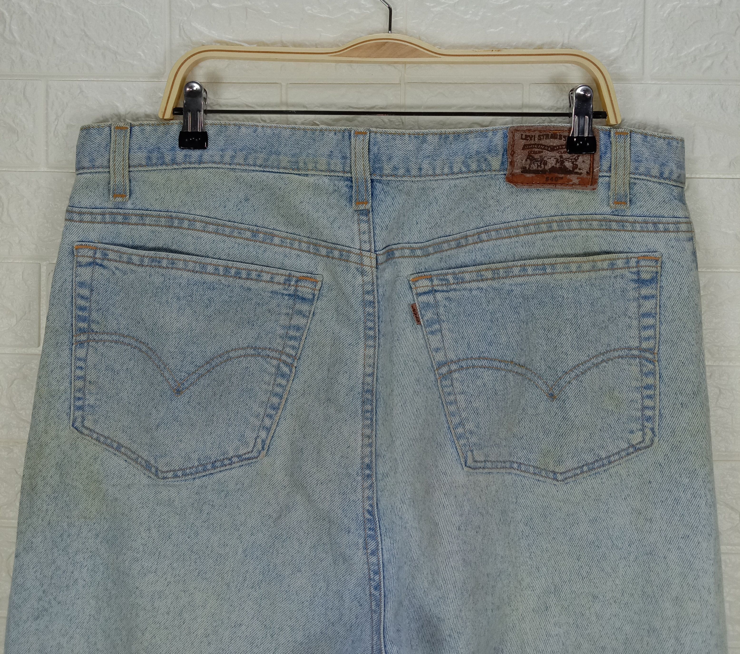 Levi's Vintage 90s Levi's 540 Jeans Light Wash Relaxed Fit Denim Size US 39 - 6 Thumbnail