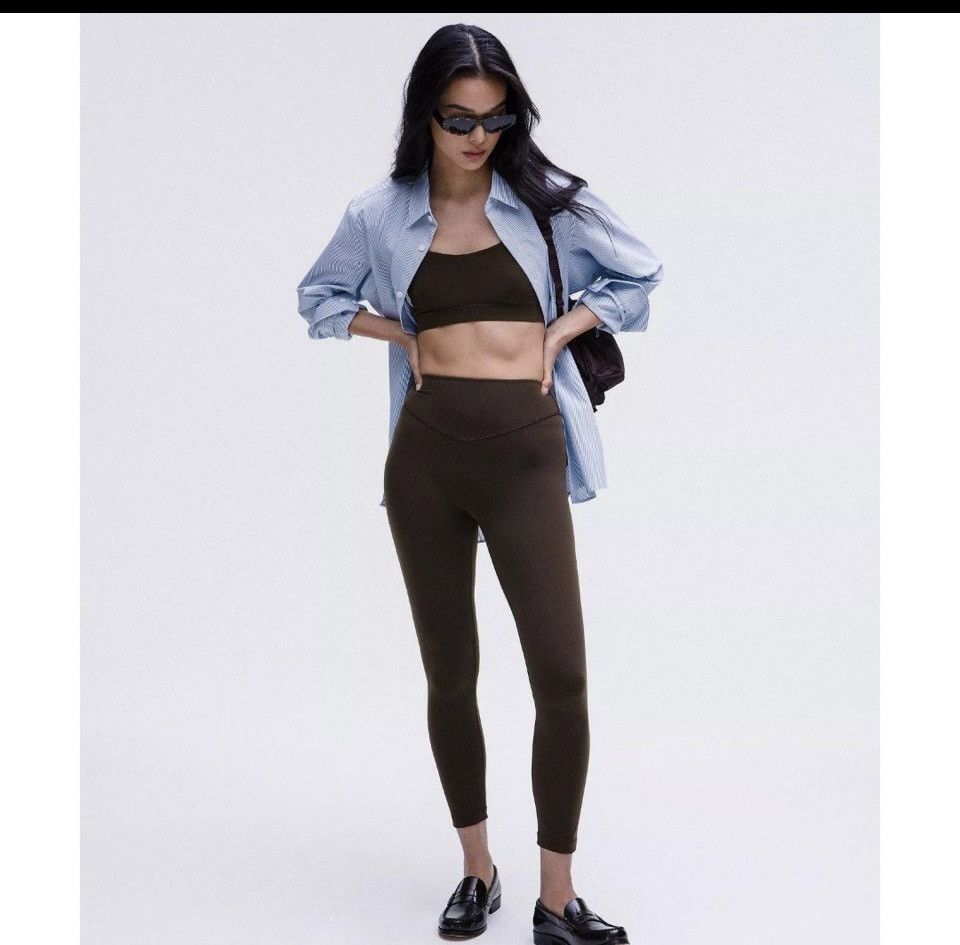 Lululemon Lululemon Wunder Under SmoothCover Tight 25" 6 Espresso Size 28" / US 6 / IT 42 - 1 Thumbnail