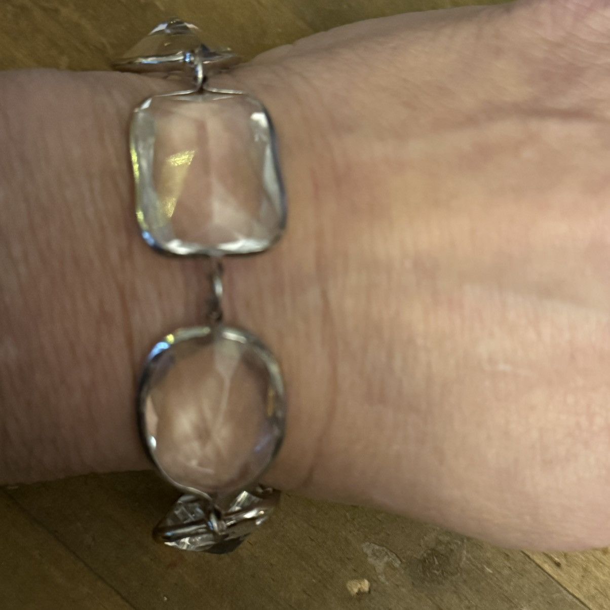 White House Black Market White House Black Market clear cut bezeled stone bracelet Size ONE SIZE - 4 Thumbnail