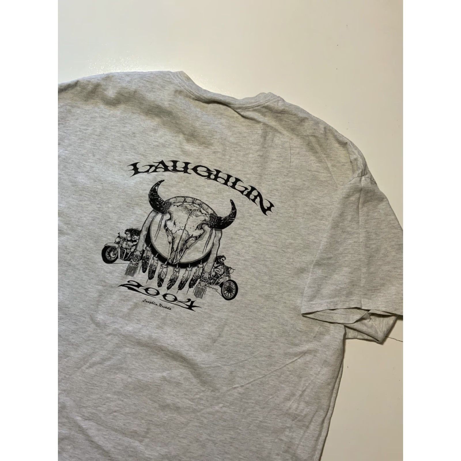 Hanes VINTAGE Laughlin River Run Motorcycle Rally 2004 Ram Skull Dream Catcher Graphic T-Shirt Hanes Men 2XL Gray Shirt Mens Size US XXL / EU 58 / 5 - 5 Thumbnail