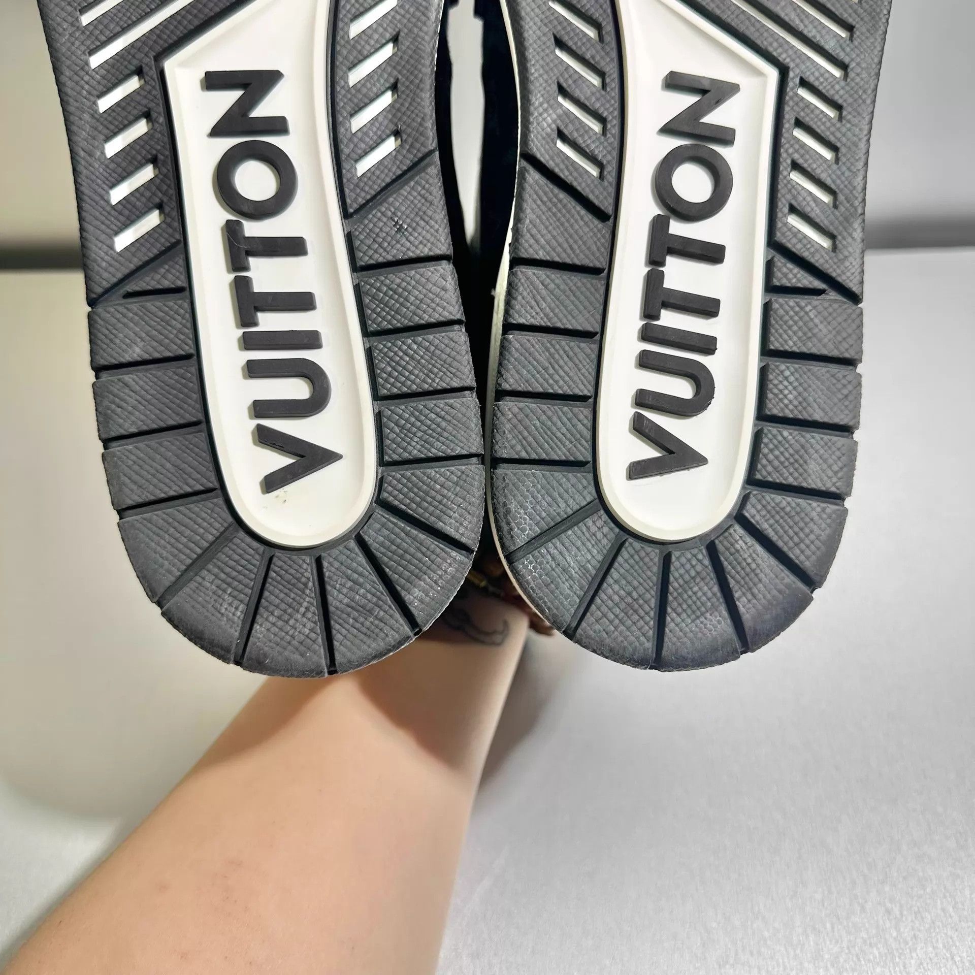 Louis Vuitton Louis Vuitton Trainer Black/White Denim 9/43 Worn 1x Size US 10 / EU 43 - 8 Thumbnail