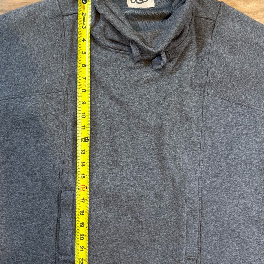 Japanese Brand UGG Women’s M/L Gray Poncho Pullover Size XL / US 12-14 / IT 48-50 - 3 Thumbnail