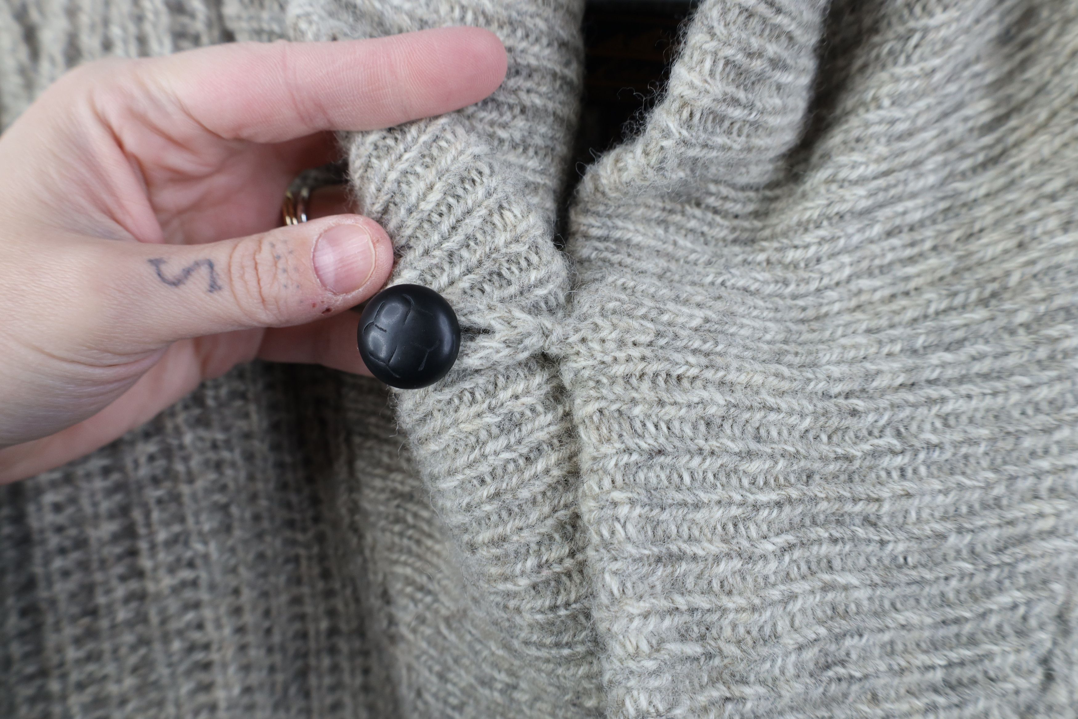 Eddie Bauer Vintage 90s Eddie Bauer Ribbed Knit Shawl Sweater Beige Size US L / EU 52-54 / 3 - 4 Thumbnail