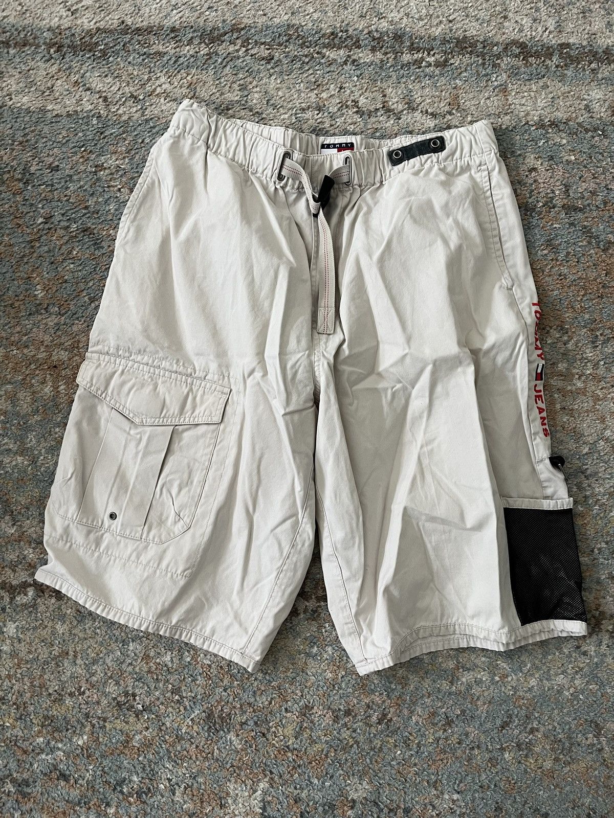 Tommy Hilfiger Vintage Tommy Hilfiger Cargo Shorts 34 Beige Buckle Mesh Size US 34 / EU 50 - 1 Thumbnail