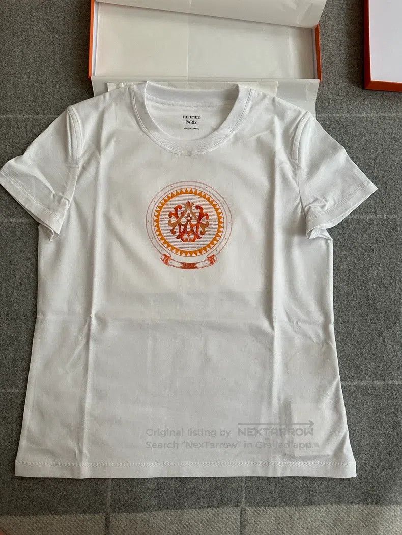 Hermes Hermes White Short-Sleeve Round Neck Cotton Knitted Casual Size XS / US 0-2 / IT 36-38 - 1 Thumbnail
