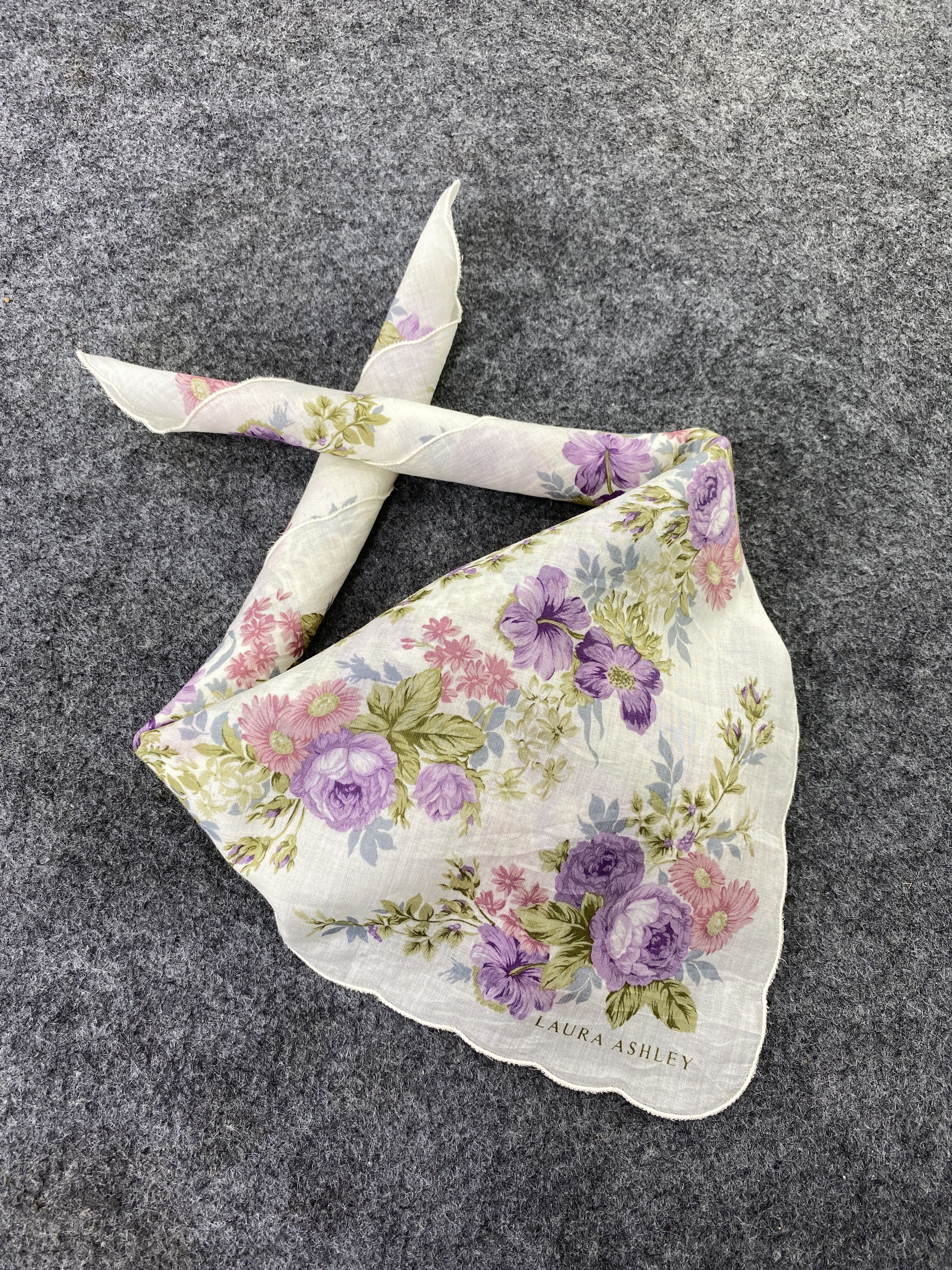 Laura Ashley × Vintage Laura Ashley floral Handkerchief/Bandana/Neckerchief-B170 Size ONE SIZE - 2 Thumbnail