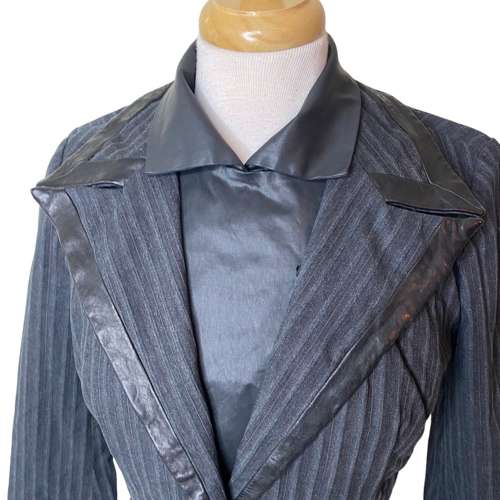 Gary Graham GARY GRAHAM Double Layer Faux Leather Pinstriped Blazer Size S / US 4 / IT 40 - 9 Thumbnail