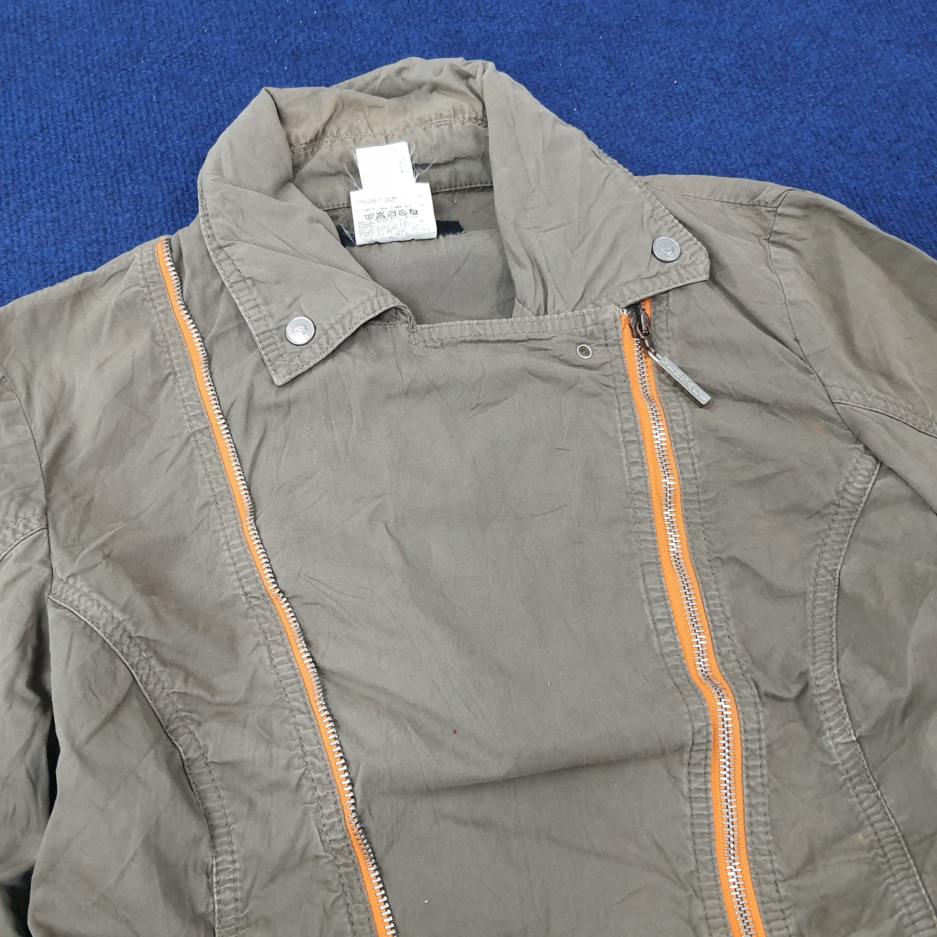 Versace Jeans Couture × Vintage Vintage Versace Jeans Couture Jacket C221N2 Size XS / US 0-2 / IT 36-38 - 6 Thumbnail