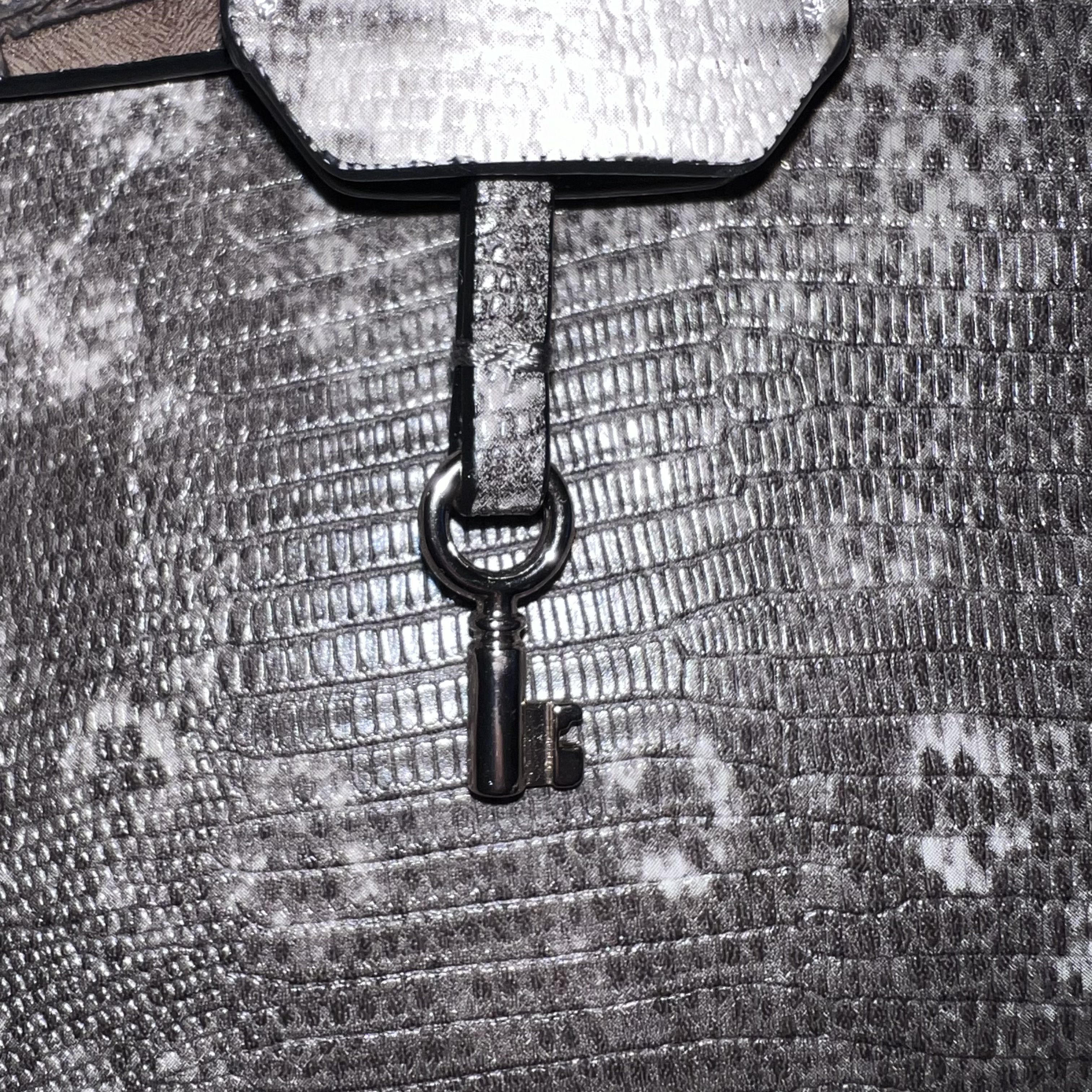 Guess Guess Faux Croc and Snake Skin Purse - New Without Tags Size ONE SIZE - 16 Thumbnail