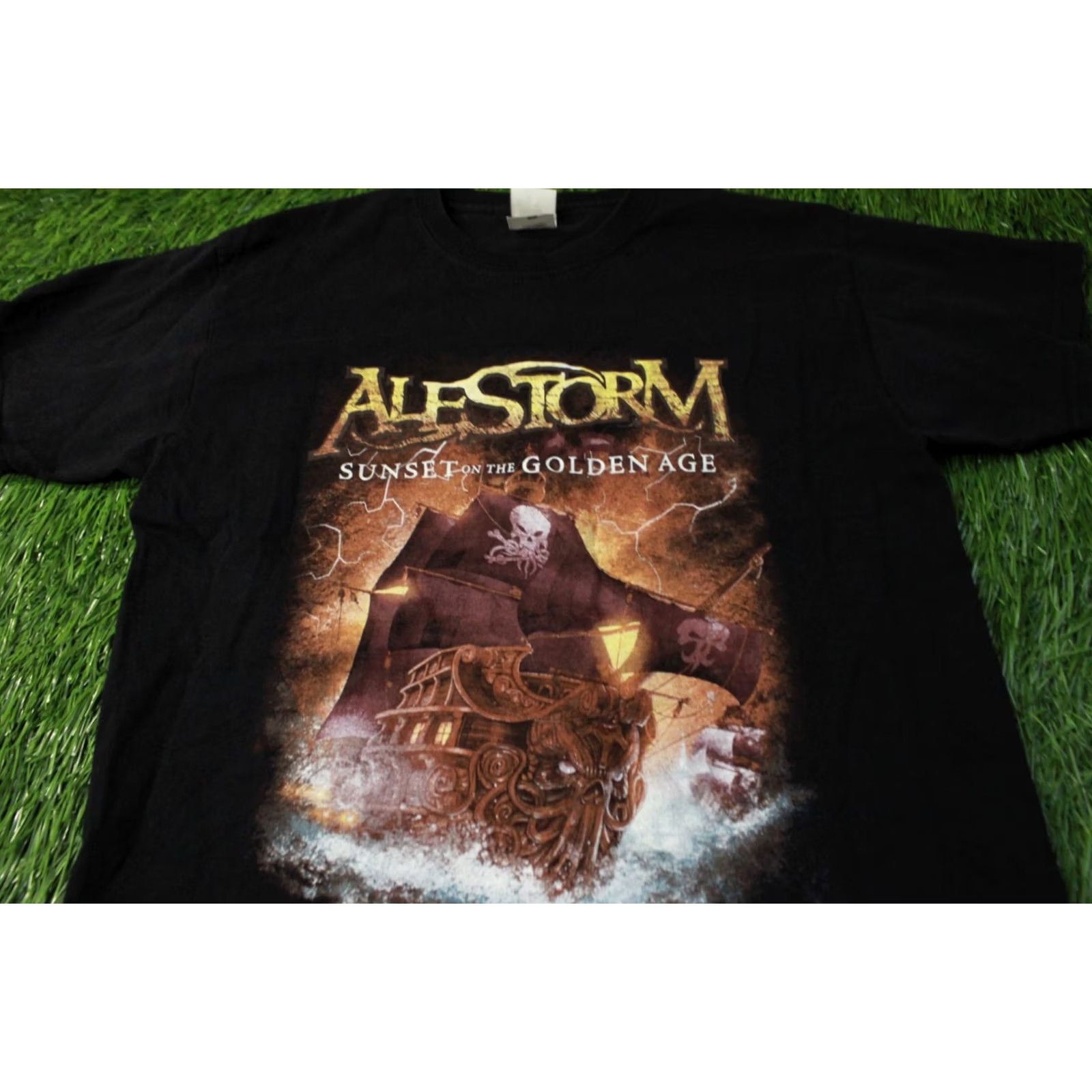 Fruit Of The Loom ALESTORM SUNSET ON THE GOLDEN AGE 2014 MEN SHIRT JERSEY FRUIT OF THE LOOM SIZE L Size US L / EU 52-54 / 3 - 3 Thumbnail
