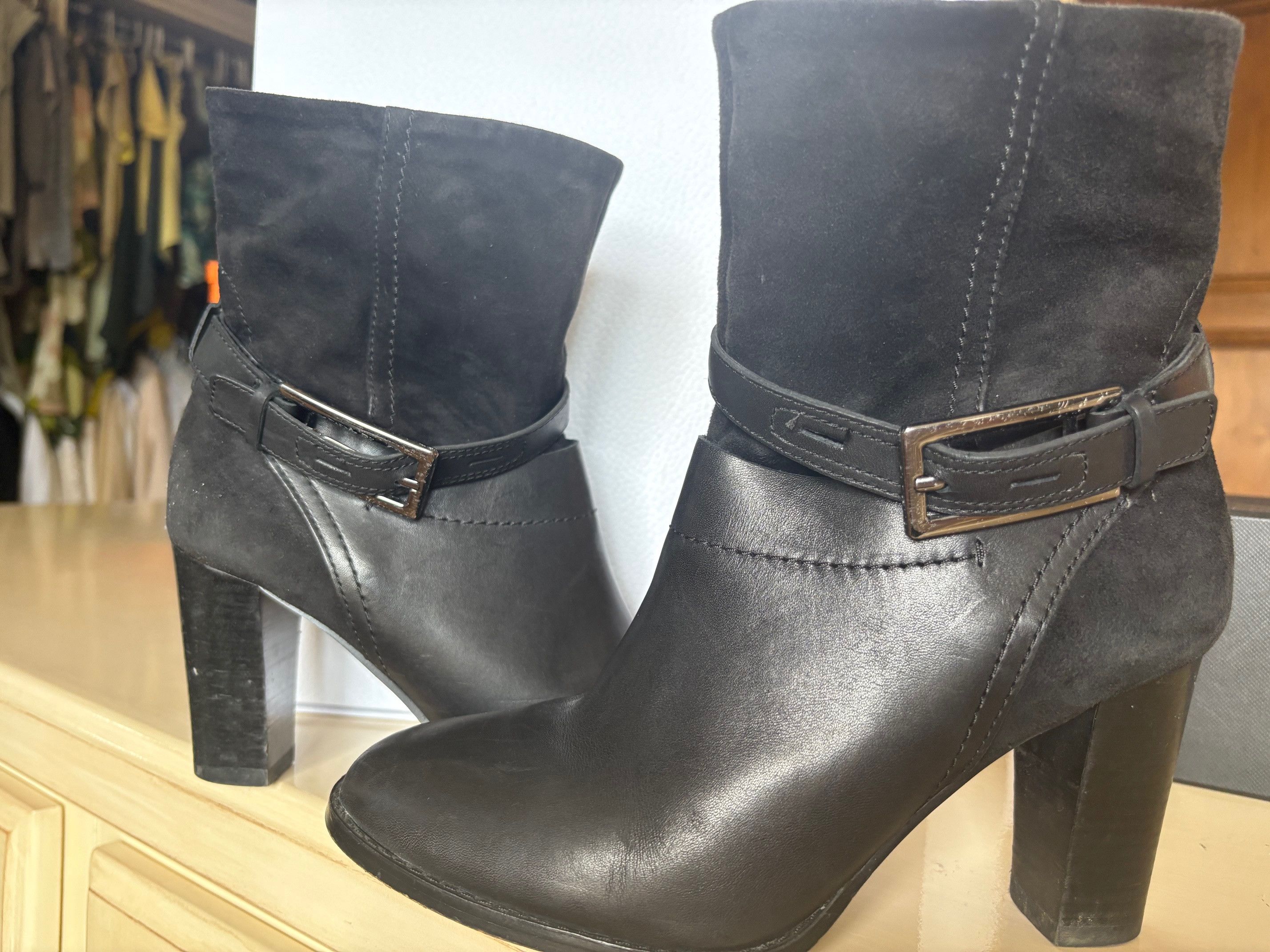 Clarks Clarks black suede and leather mid boot Size US 7 / IT 37 - 1 Thumbnail