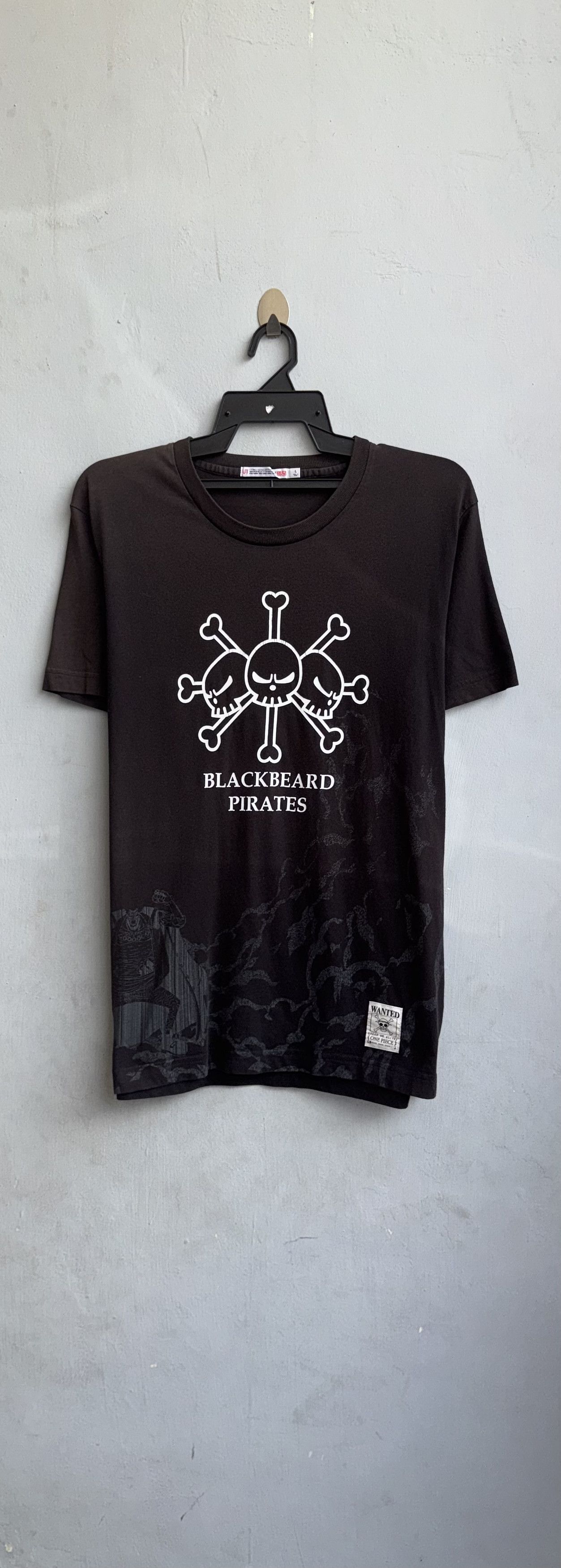 One Piece × Uniqlo One Piece Blackbeard Pirates Shirt Size US L / EU 52-54 / 3 - 1 Thumbnail