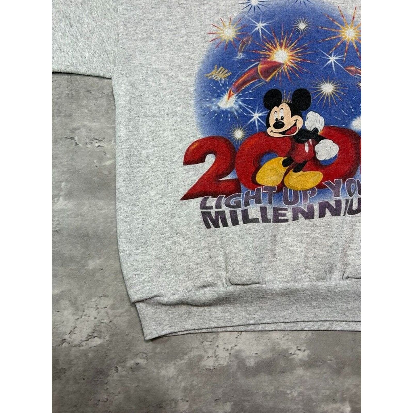 Vintage Vintage 2000 Disney Mickey Mouse Sweatshirt Size Medium Gray Size US M / EU 48-50 / 2 - 6 Thumbnail