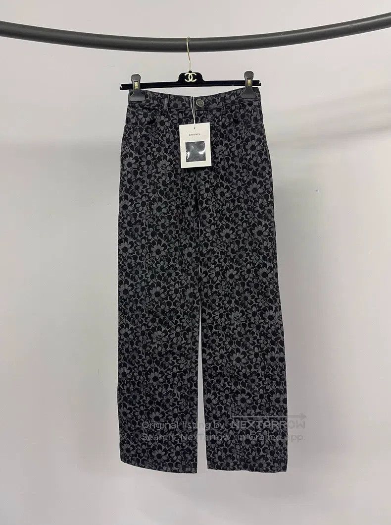 Chanel Chanel 24B black camelia jeans Size 42" / US 20 - 1 Thumbnail