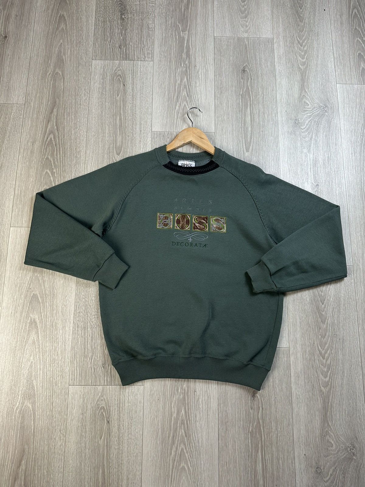 Hugo Boss × Vintage Vintage Hugo Boss Sweatshirt Crewneck Boxy Big Logo Size US L / EU 52-54 / 3 - 3 Thumbnail