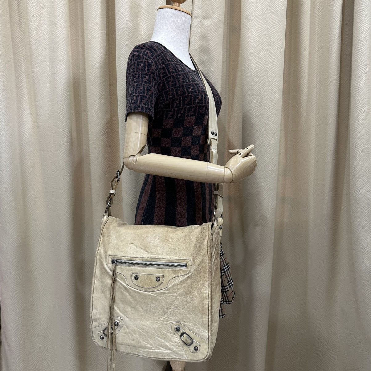 BALENCIAGA(バレンシアガ) ショルダーバッグ ザ・デイ 140442 アイボリー レザー Balenciaga BALENCIAGA Agneau Day Shoulder Bag Leather 140442
