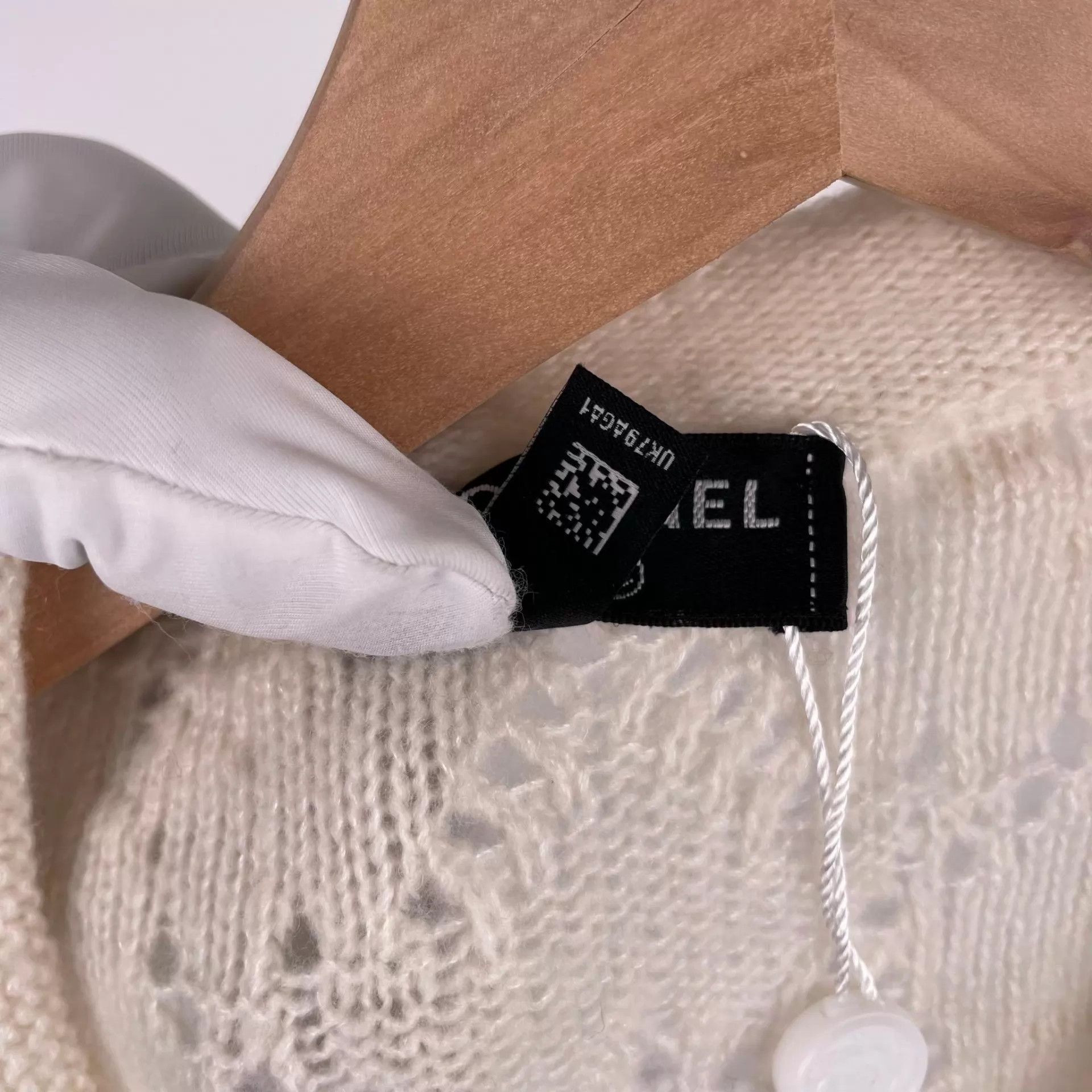 Chanel Chanel 23N Ski 34 White Cashmere 4-Pocket Cardigan Size XS / US 0-2 / IT 36-38 - 4 Thumbnail