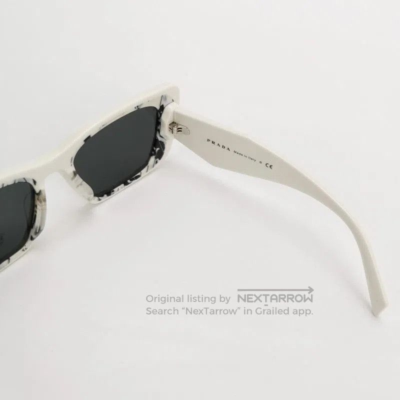 Prada Prada Logo Frame Sunglasses in White. Size ONE SIZE - 4 Thumbnail