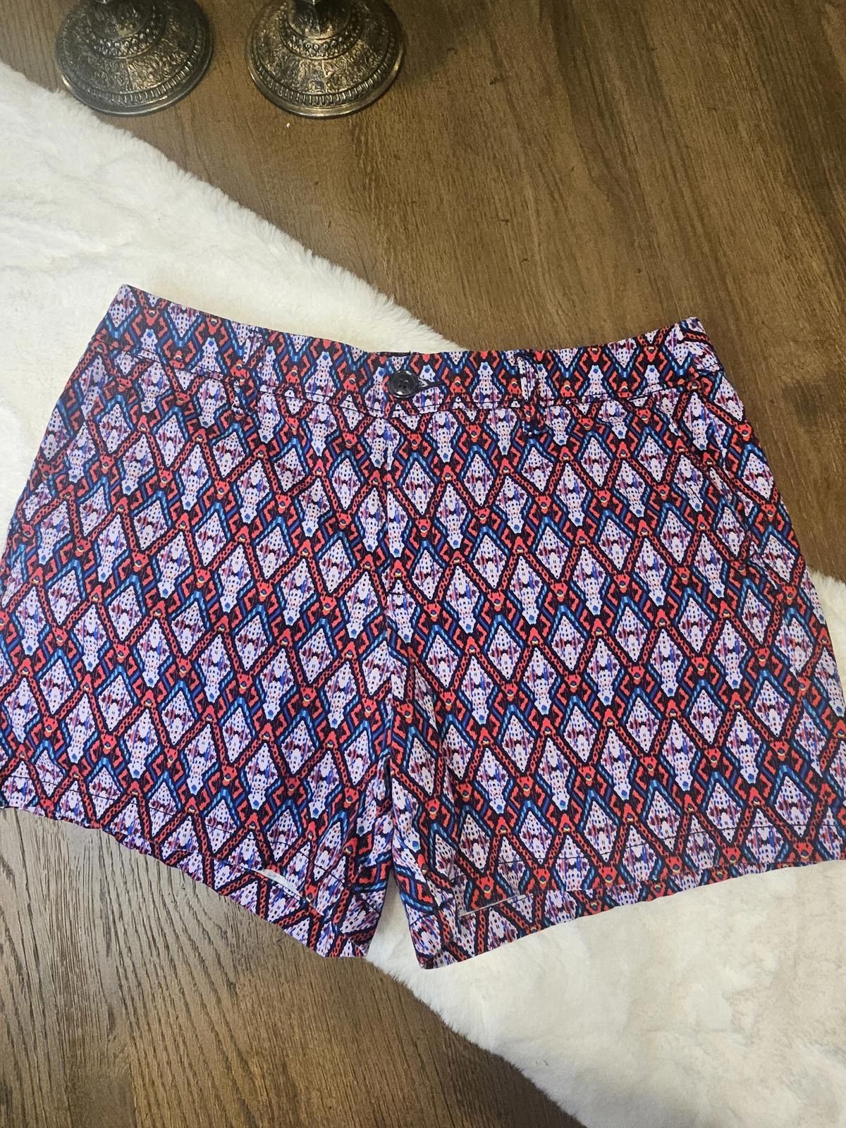 Designer Liz Claiborne Vibrant Geometric Print Shorts Size 28" / US 6 / IT 42 - 1 Thumbnail