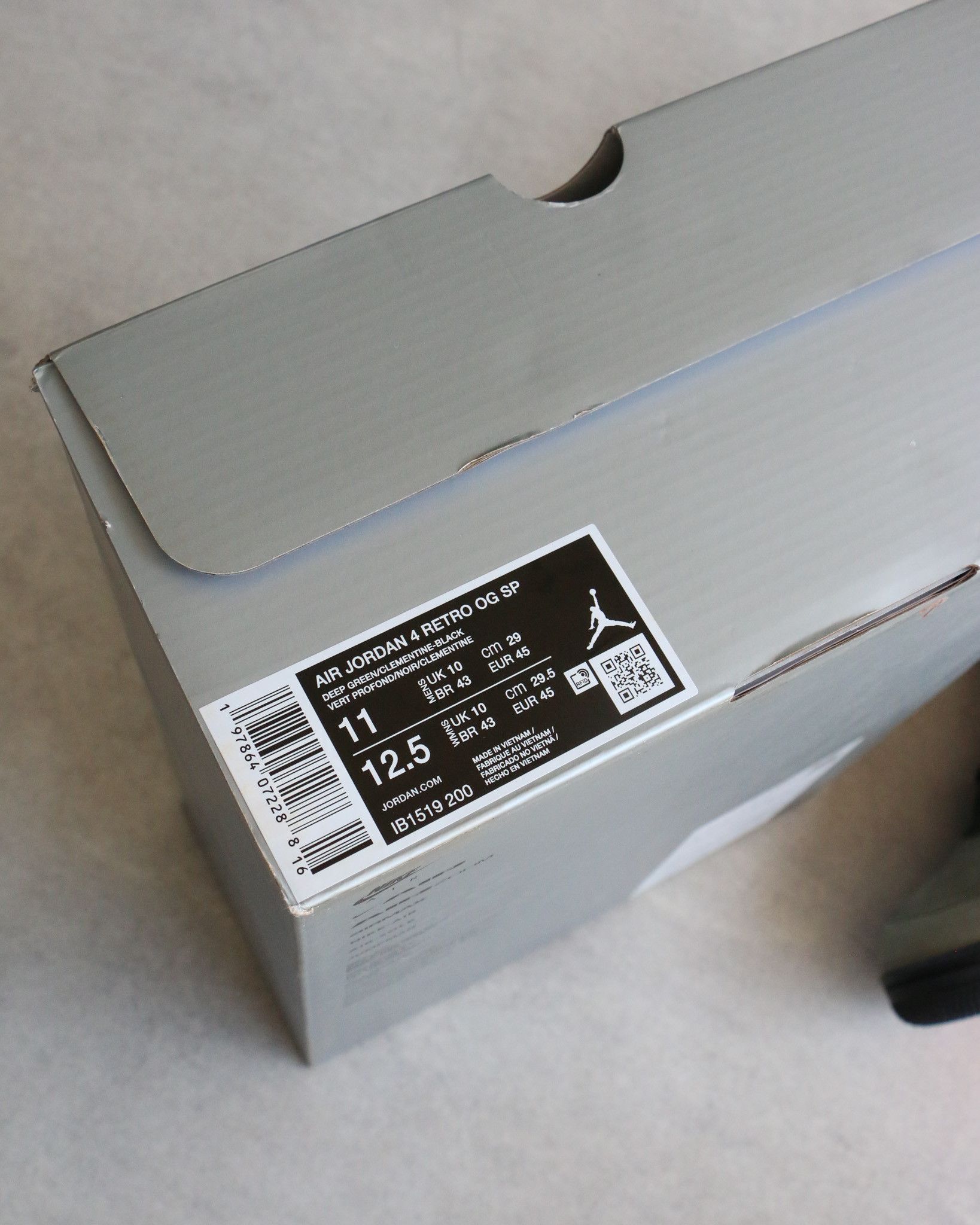 Jordan Brand × Undefeated Jordan 4 Retro OG Undefeated 2025 Size US 11 / EU 44 - 3 Thumbnail