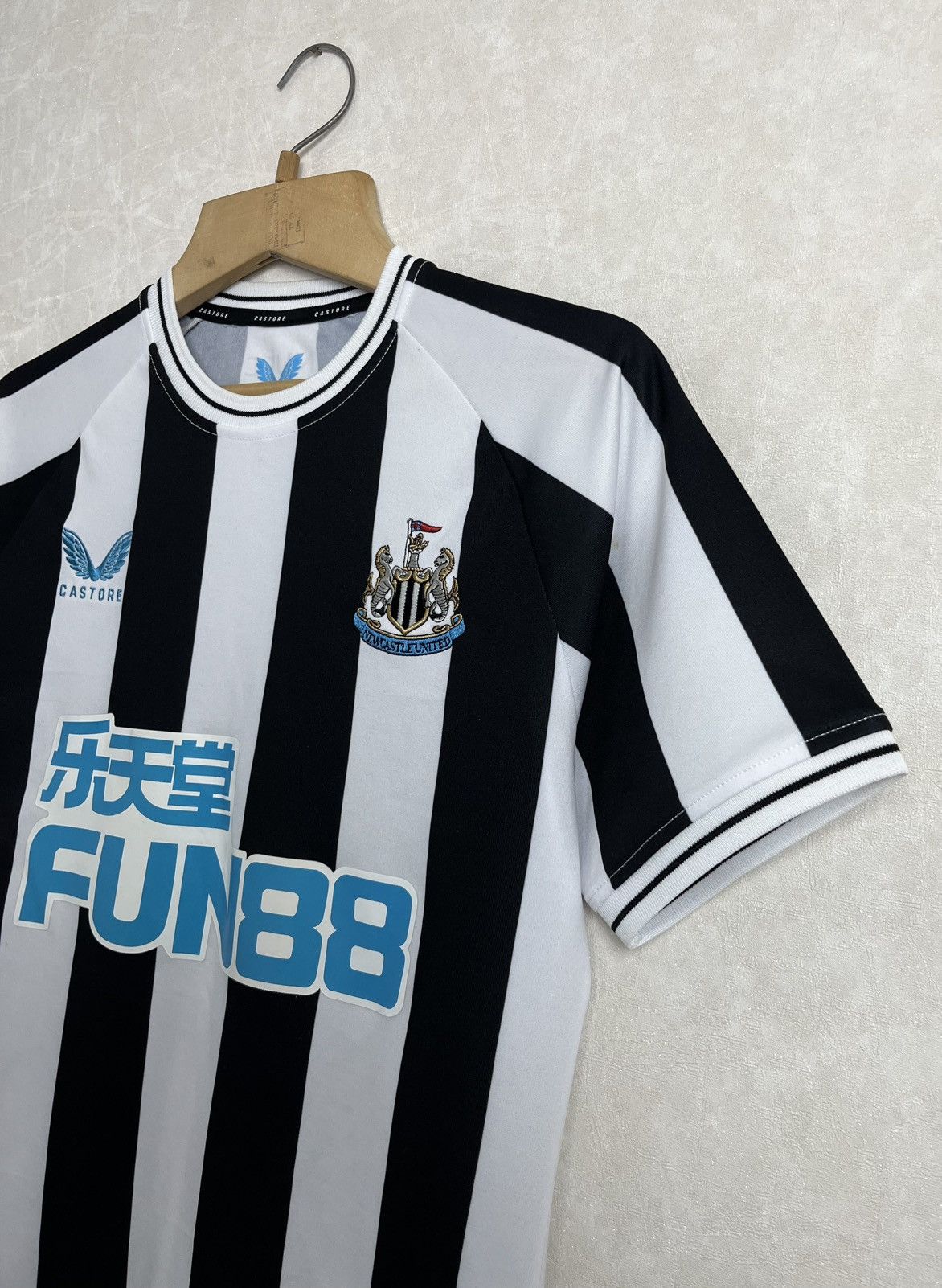 Castore Newcastle United 2023/2024 Home Football Jesrsey Size US S / EU 44-46 / 1 - 6 Thumbnail