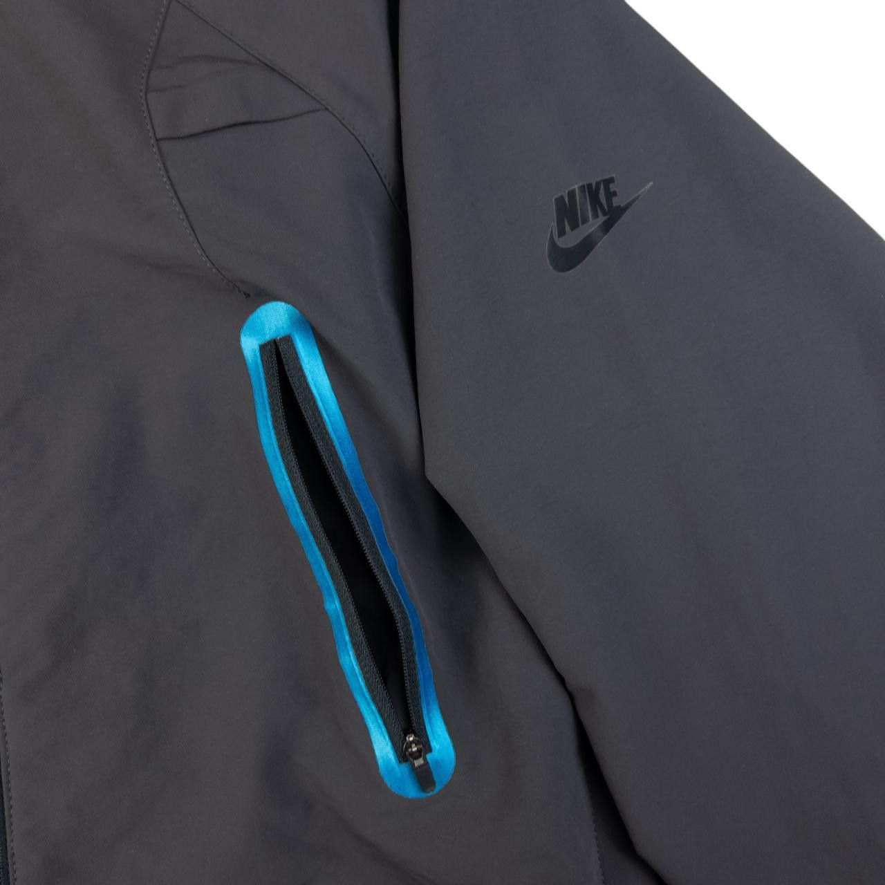 Nike Vintage Nike TN Air Zip Up Jacket Size S Size US S / EU 44-46 / 1 - 7 Thumbnail