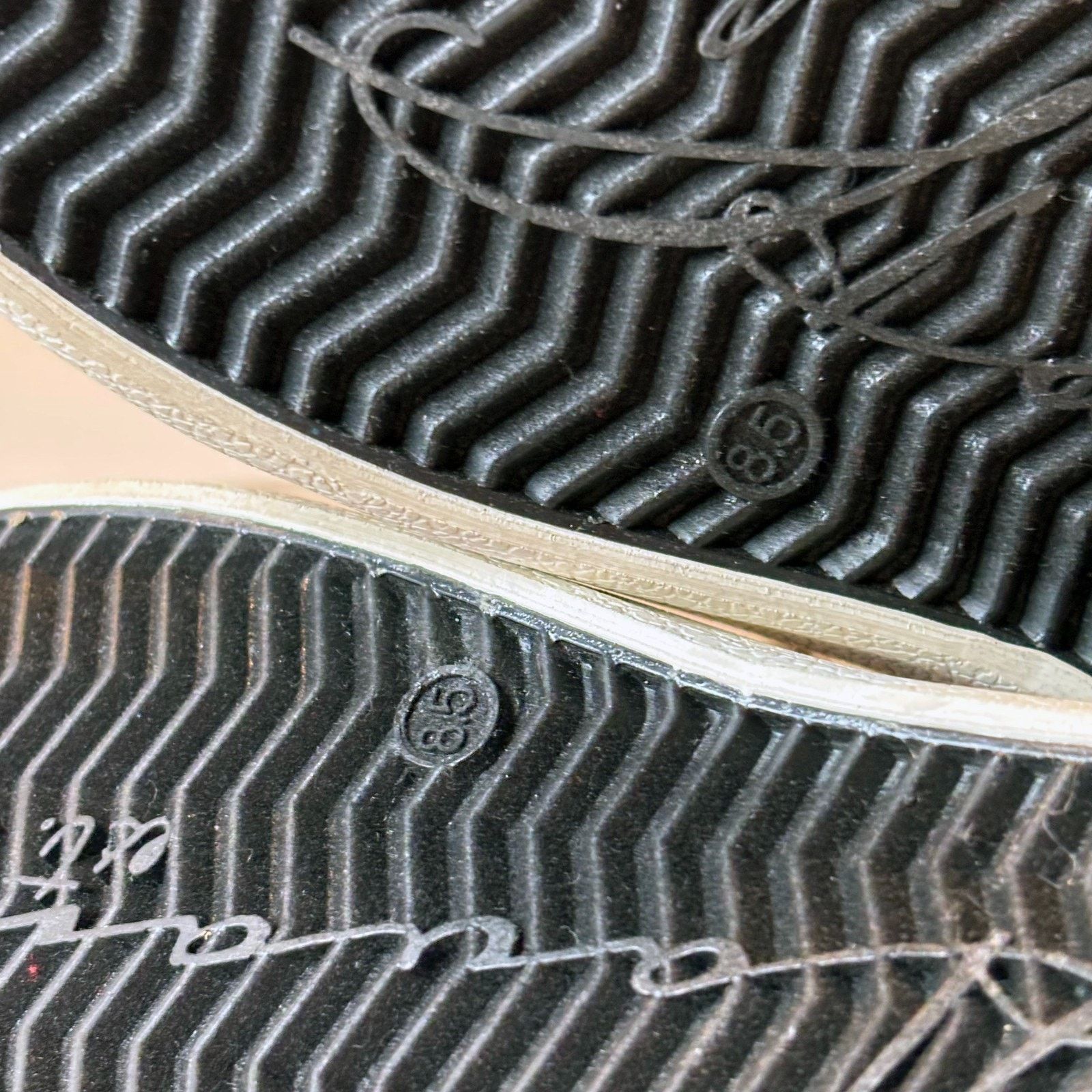 Vintage Havana NWOT Vintage Havana Winter Glitter Star Sneakers US Size 8.5 Size US 8.5 / IT 38.5 - 9 Thumbnail
