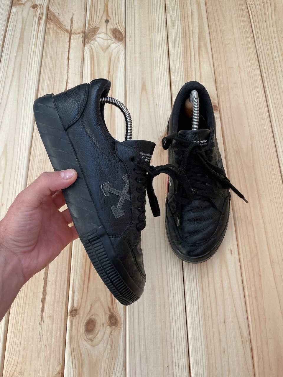 Off white vulcanized low top black hotsell