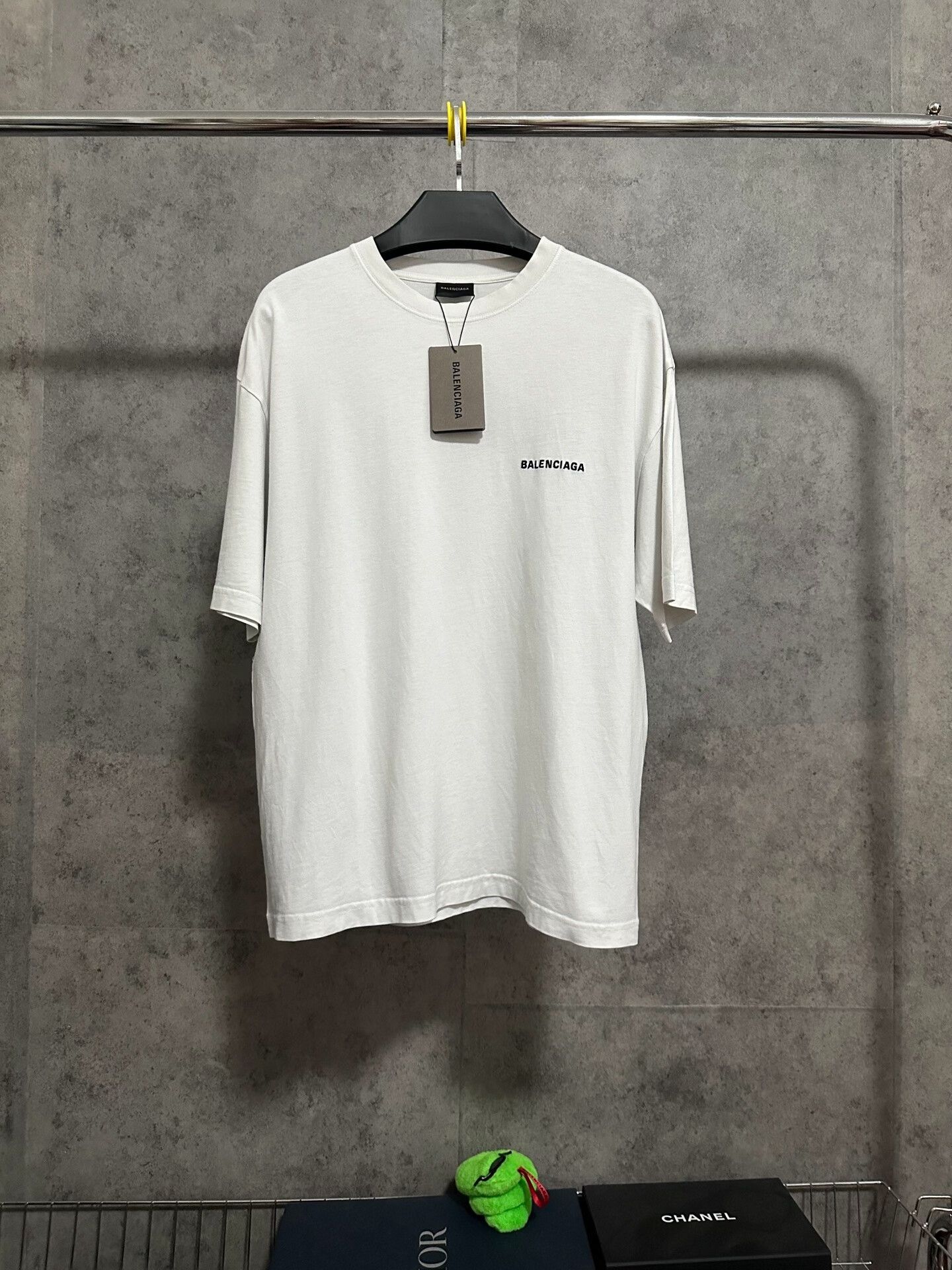 Balenciaga balenciaga white short sleeve t-shirt with embroidery Size US S / EU 44-46 / 1 - 1 Thumbnail