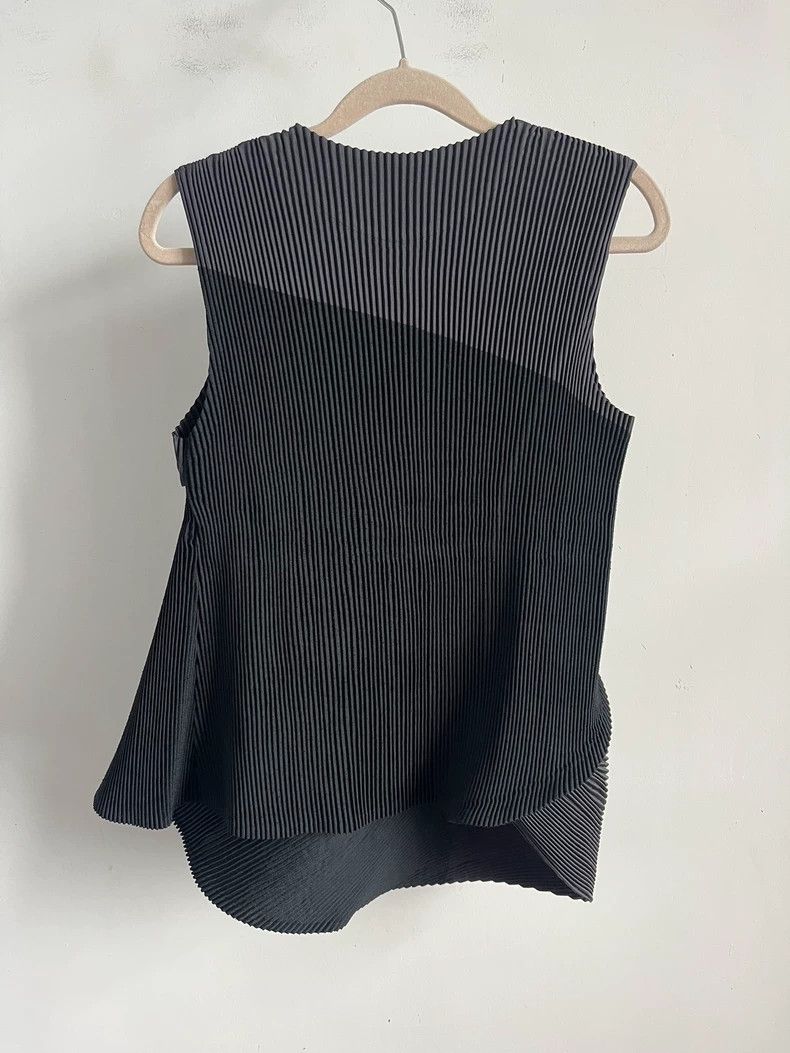 Issey Miyake Issey Miyake size:2 Grey pleated vest Size S / US 4 / IT 40 - 2 Thumbnail