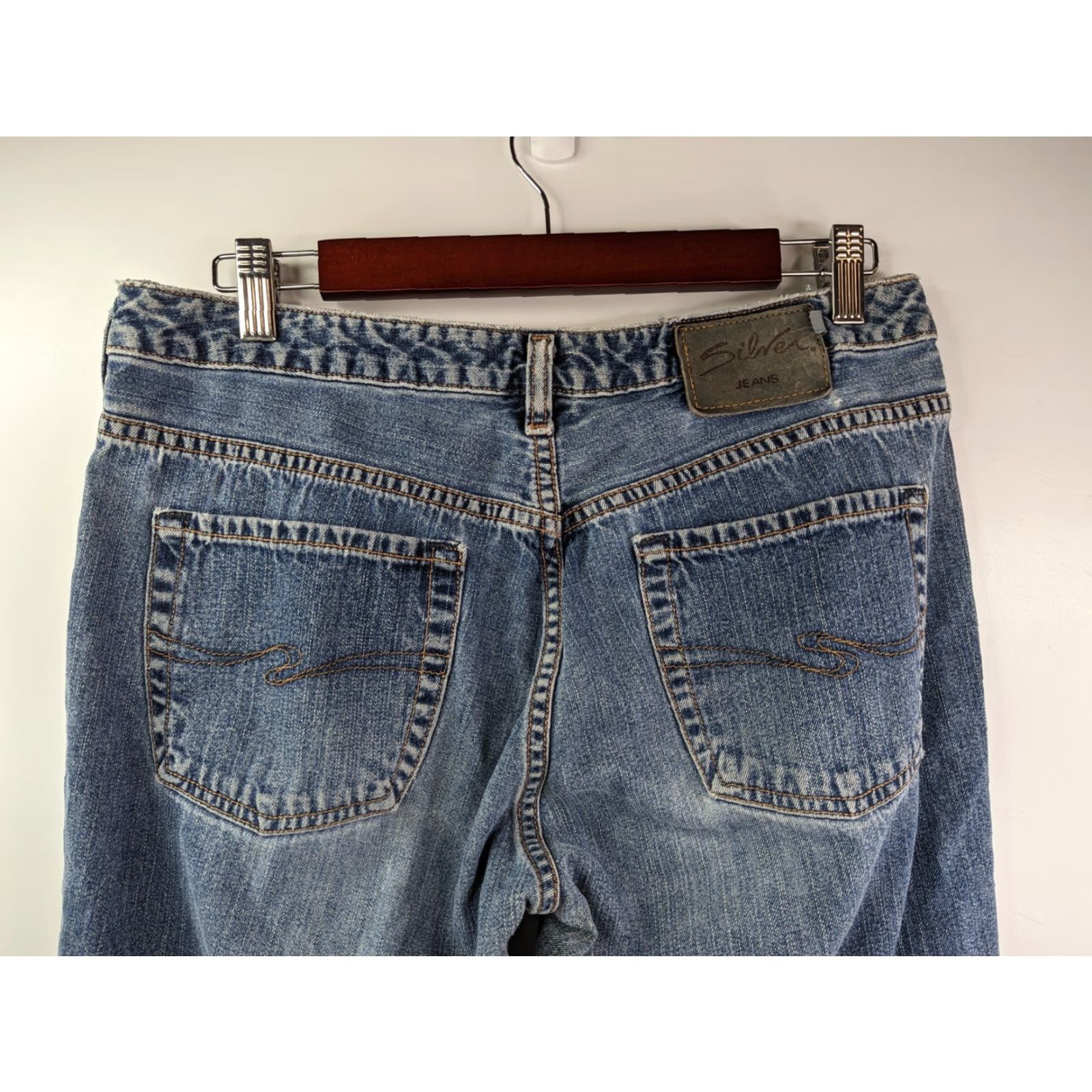 Silver Jeans Co. VINTAGE Silver Jeans Capri Jeans Distressed Women’s 32 Denim 100% Cotton Blue Slim Straight 5-Pocket Womens Jeans Size 24" / US 00 / IT 34 - 4 Thumbnail