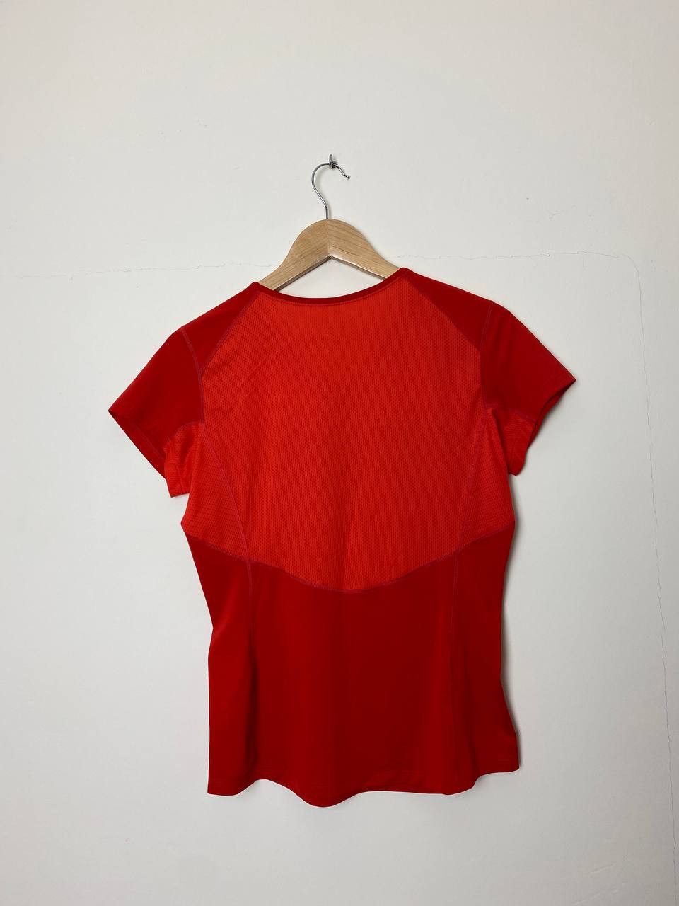 Arc'teryx × Vintage Vintage Arc'Teryx V-Neck Small Logo Women's T-Shirt Size M / US 6-8 / IT 42-44 - 5 Thumbnail