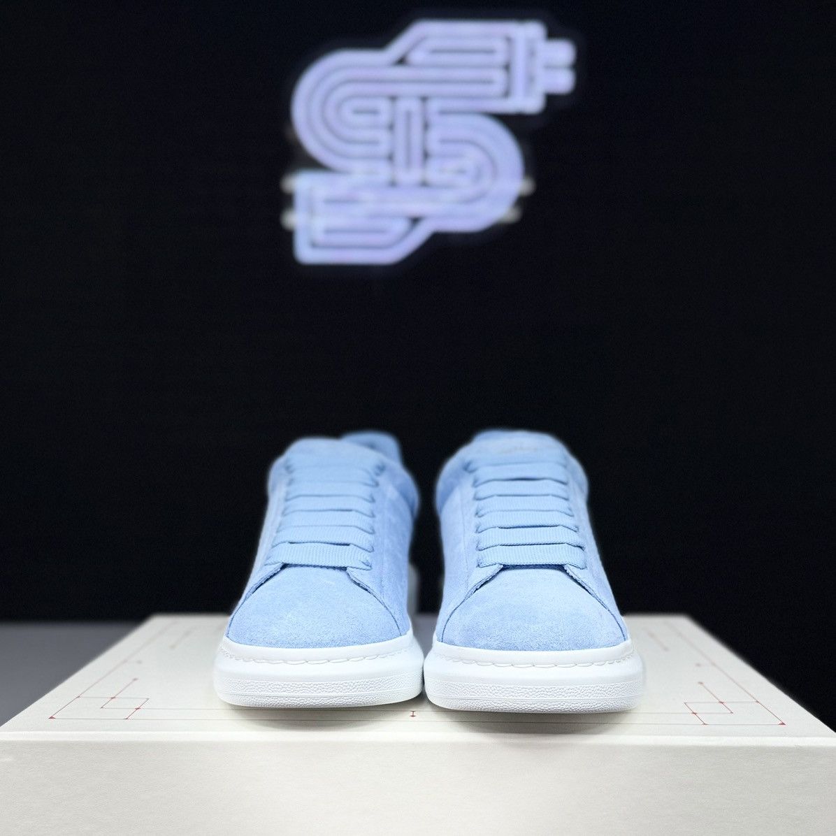 Alexander McQueen Alexander McQueen Oversized Sneaker Suede Powder Blue Size US 13 / EU 46 - 3 Thumbnail