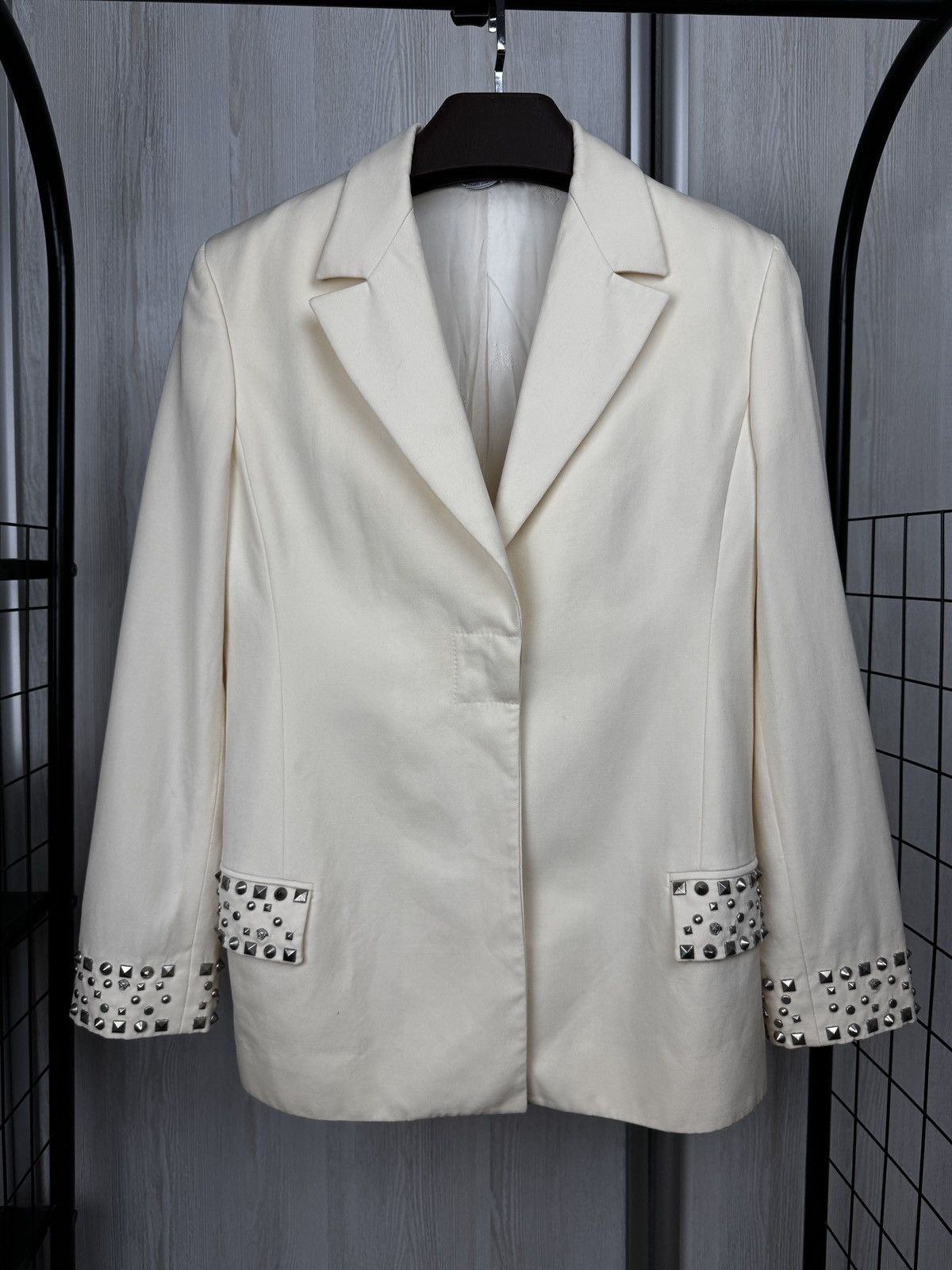 Versace Gianni Versace Couture Italy beige blazer metal logo trims Size M / US 6-8 / IT 42-44 - 2 Thumbnail