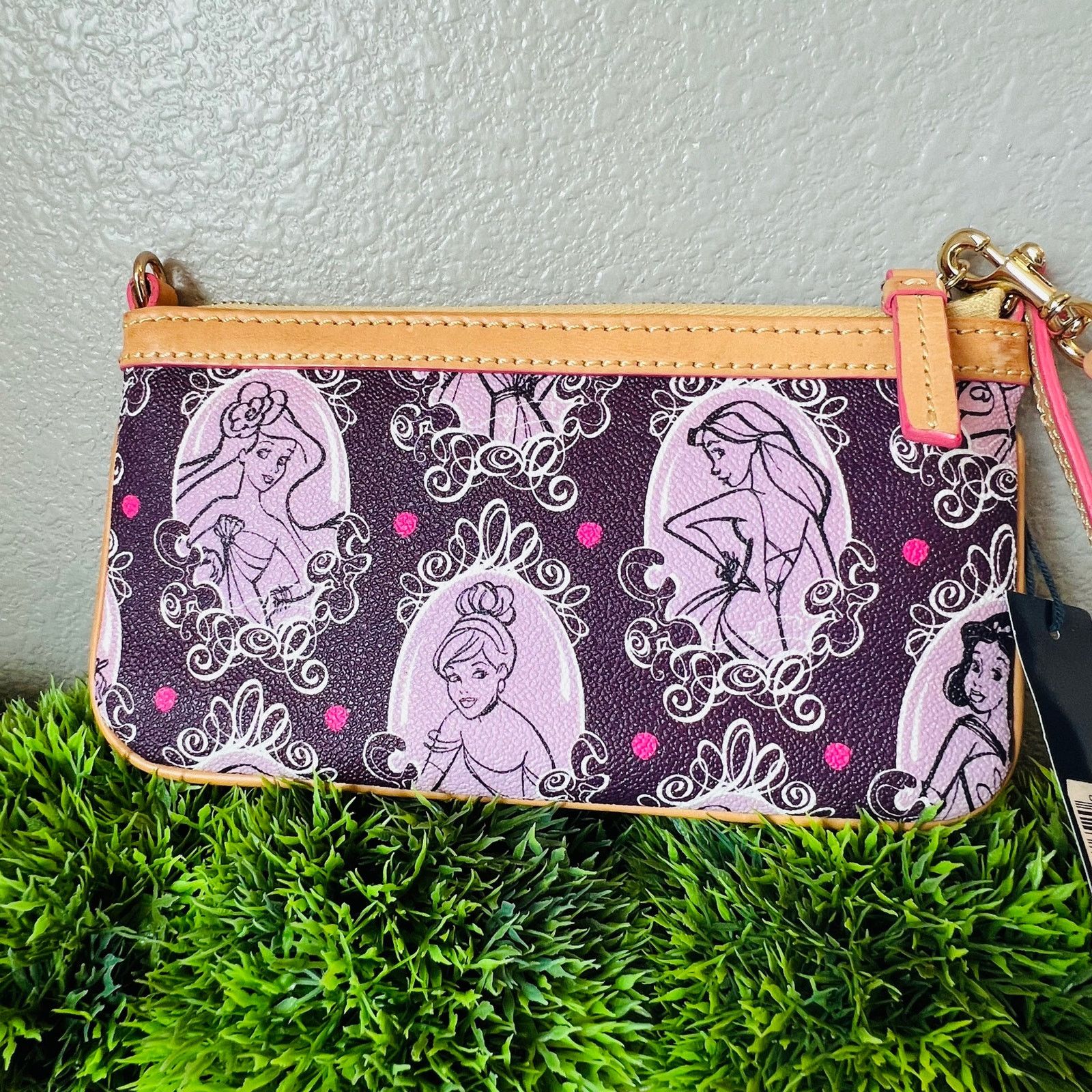 Dooney & Bourke NWT Disney Dooney & Bourke Princess Marathon 2015 Wristlet Size ONE SIZE - 7 Thumbnail