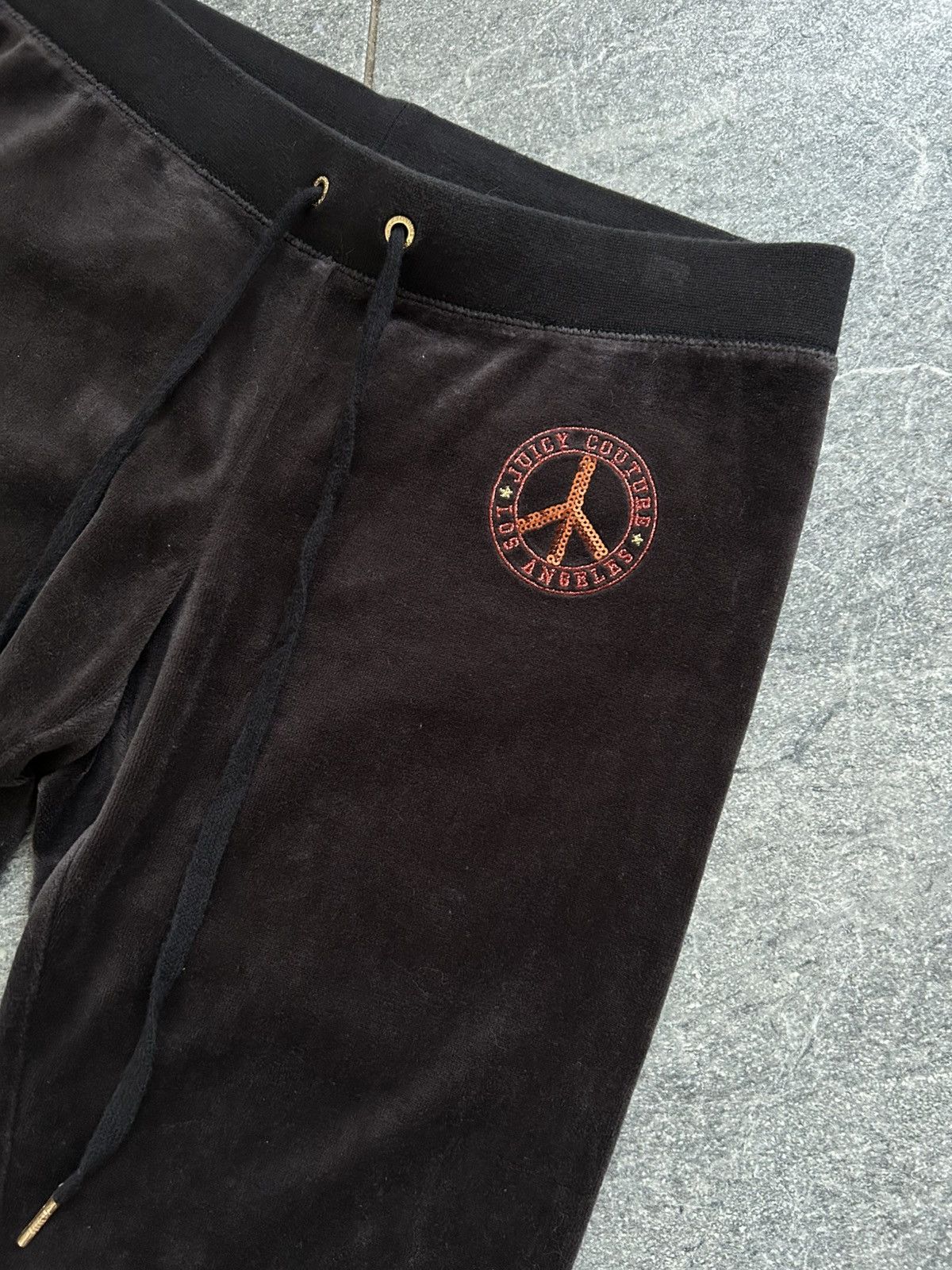 Juicy Couture × Vintage Sweatpants juicy couture velour vintage y2k x-small size Size 24" / US 00 / IT 34 - 9 Thumbnail