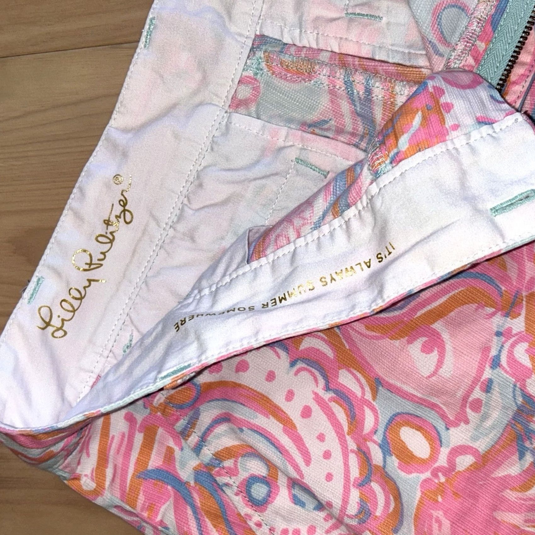 Lilly Pulitzer Lilly Pulitzer The Chipper Short Bermuda 9.5” Inseam Women’s 4 Multicolor Floral Cotton Zip Front Logo Pockets Slim Fit Regular Mens Womens Girls Boys Size 27" / US 4 / IT 40 - 4 Thumbnail