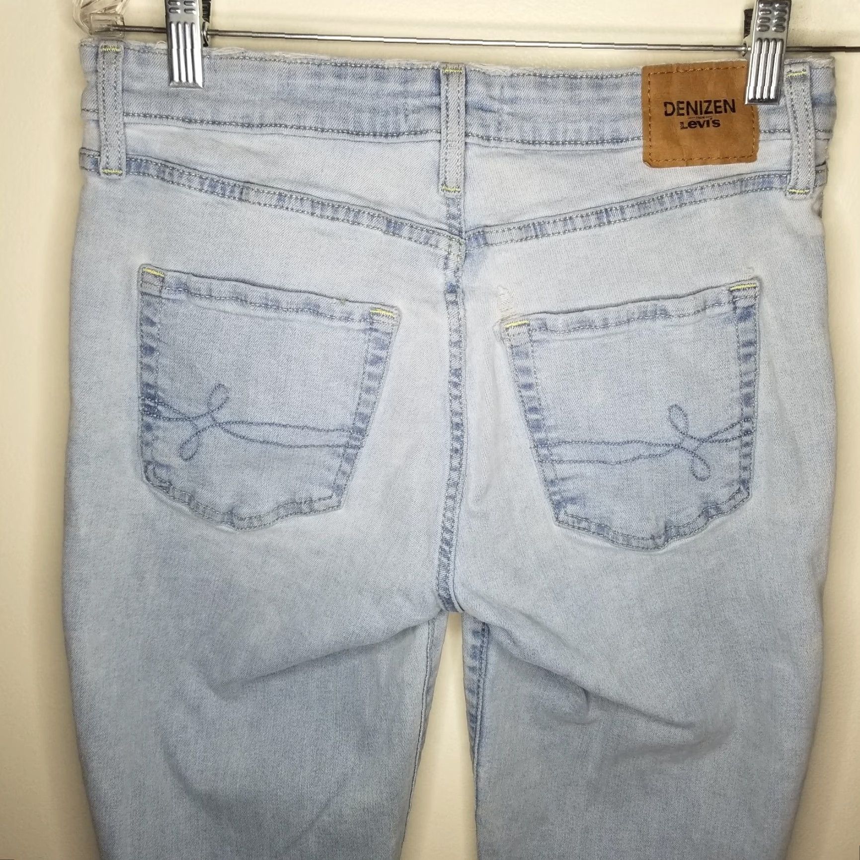 Levi's Levi's Distressed Boyfriend Jeans Women's Size 8 Mid Rise Blue Size 30" / US 8 / IT 44 - 5 Thumbnail