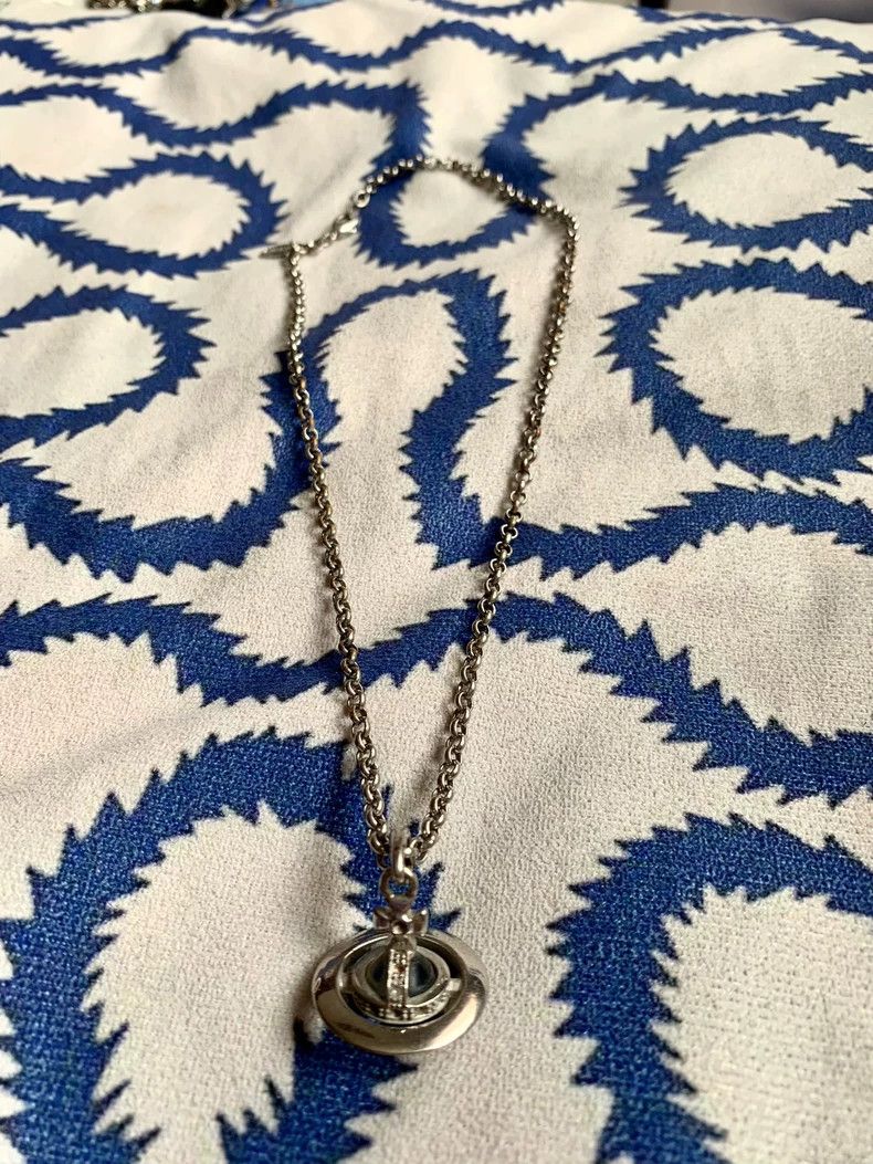 Vivienne Westwood Vivienne Westwood Old medium silver Orb necklace Size ONE SIZE - 2 Thumbnail